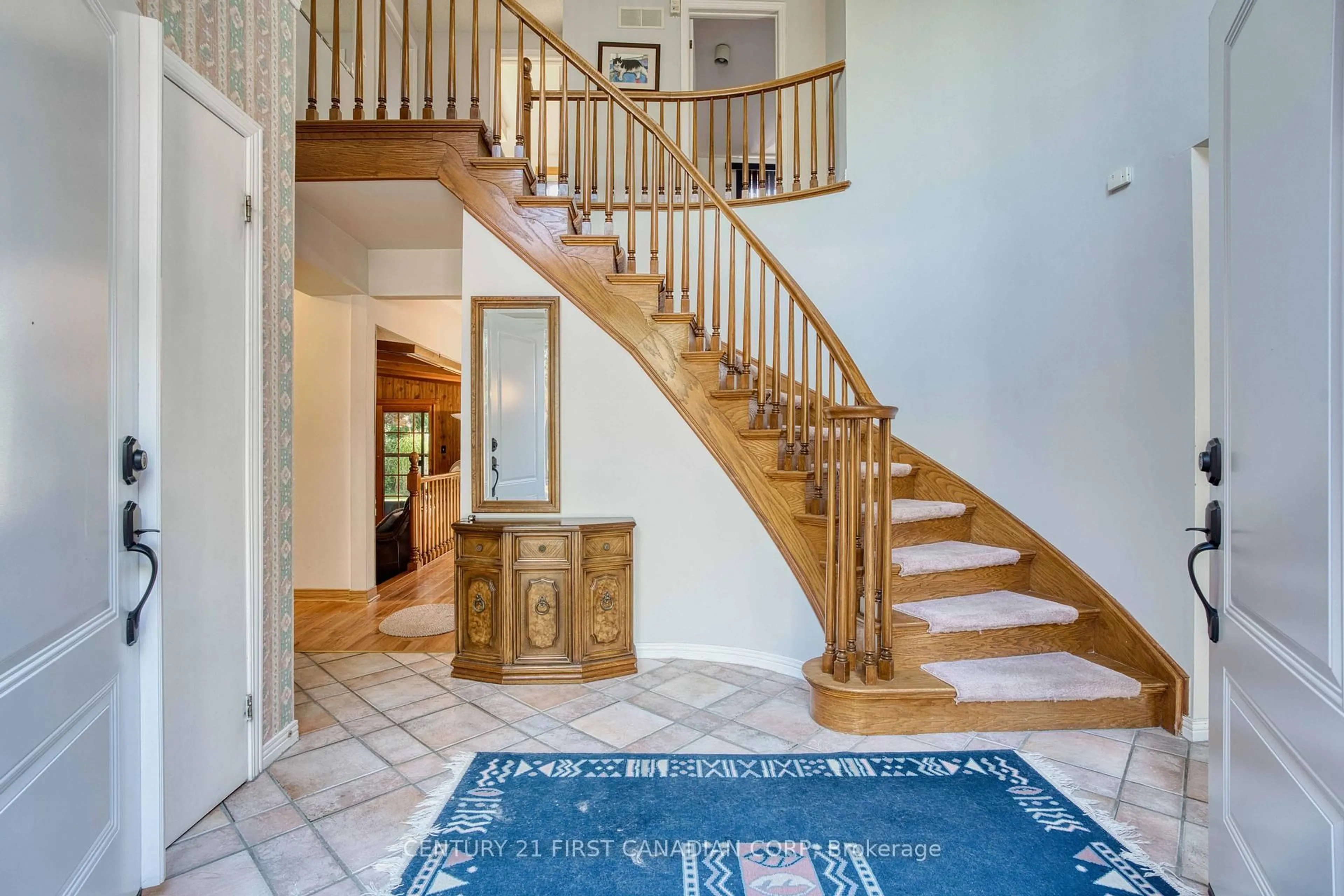 Indoor foyer for 33 Fourwinds Rd, London South Ontario N6K 3L1