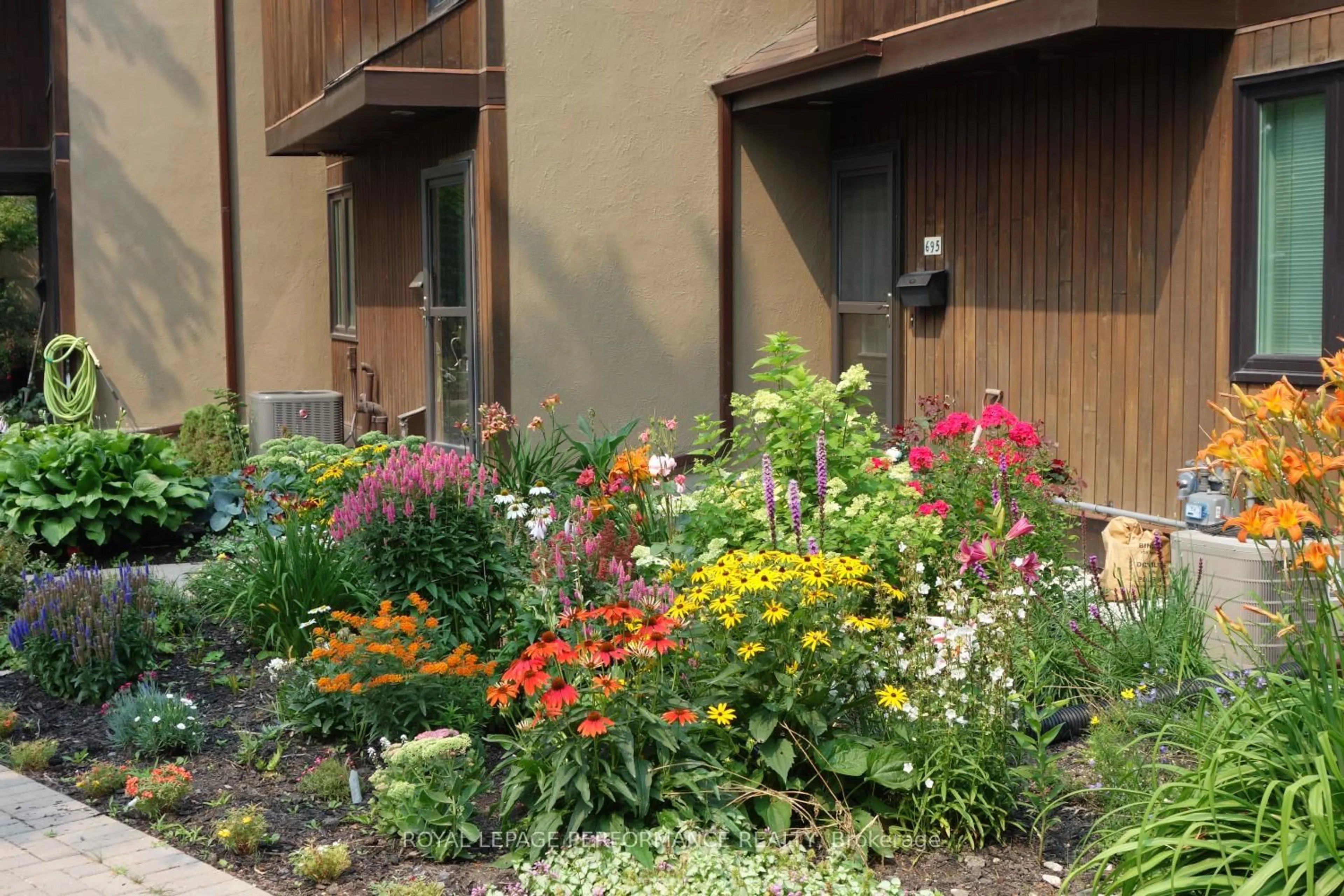 Patio, street for 695 Richmond Rd, Ottawa Ontario K2A 0G6