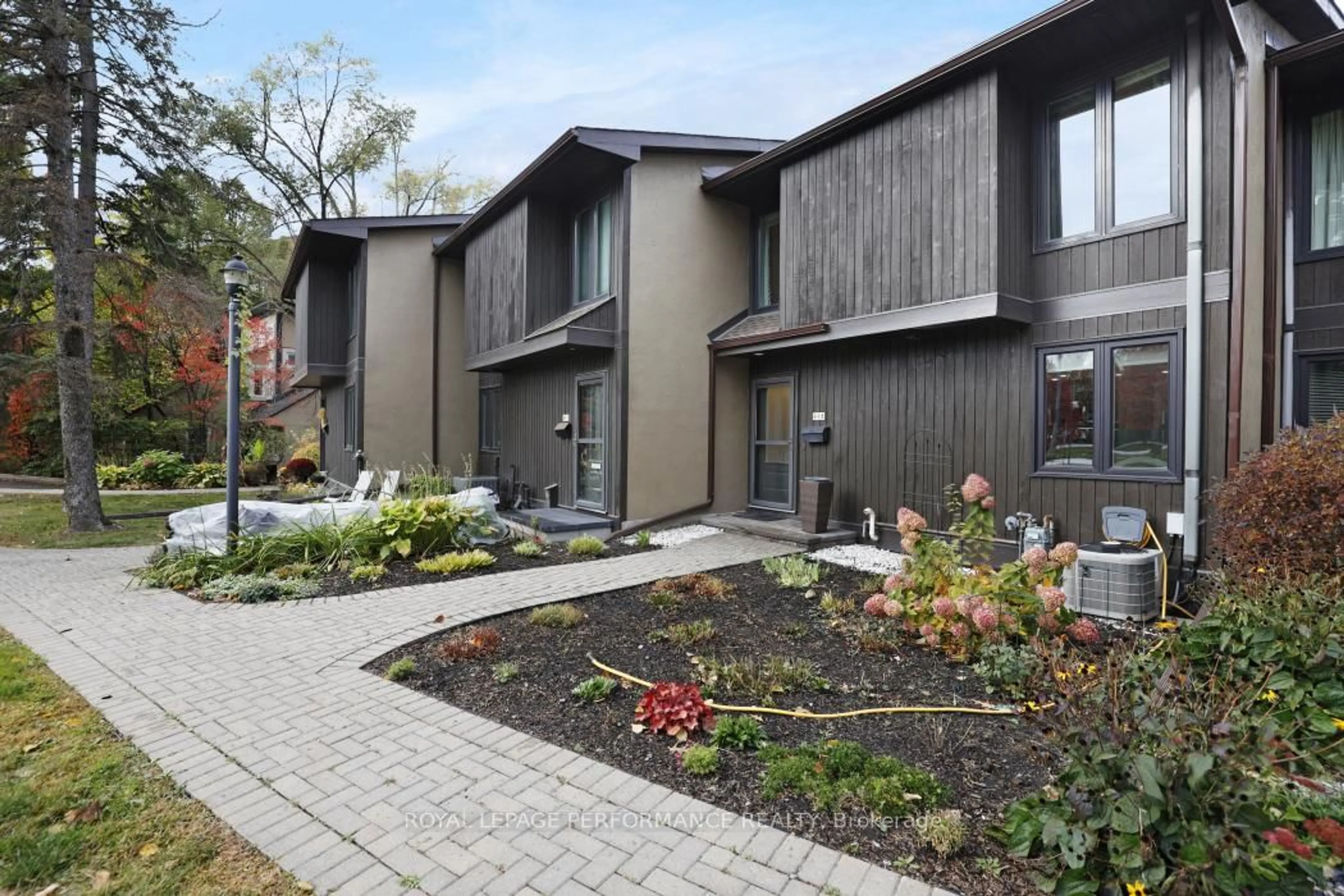 Unknown for 695 Richmond Rd, Ottawa Ontario K2A 0G6