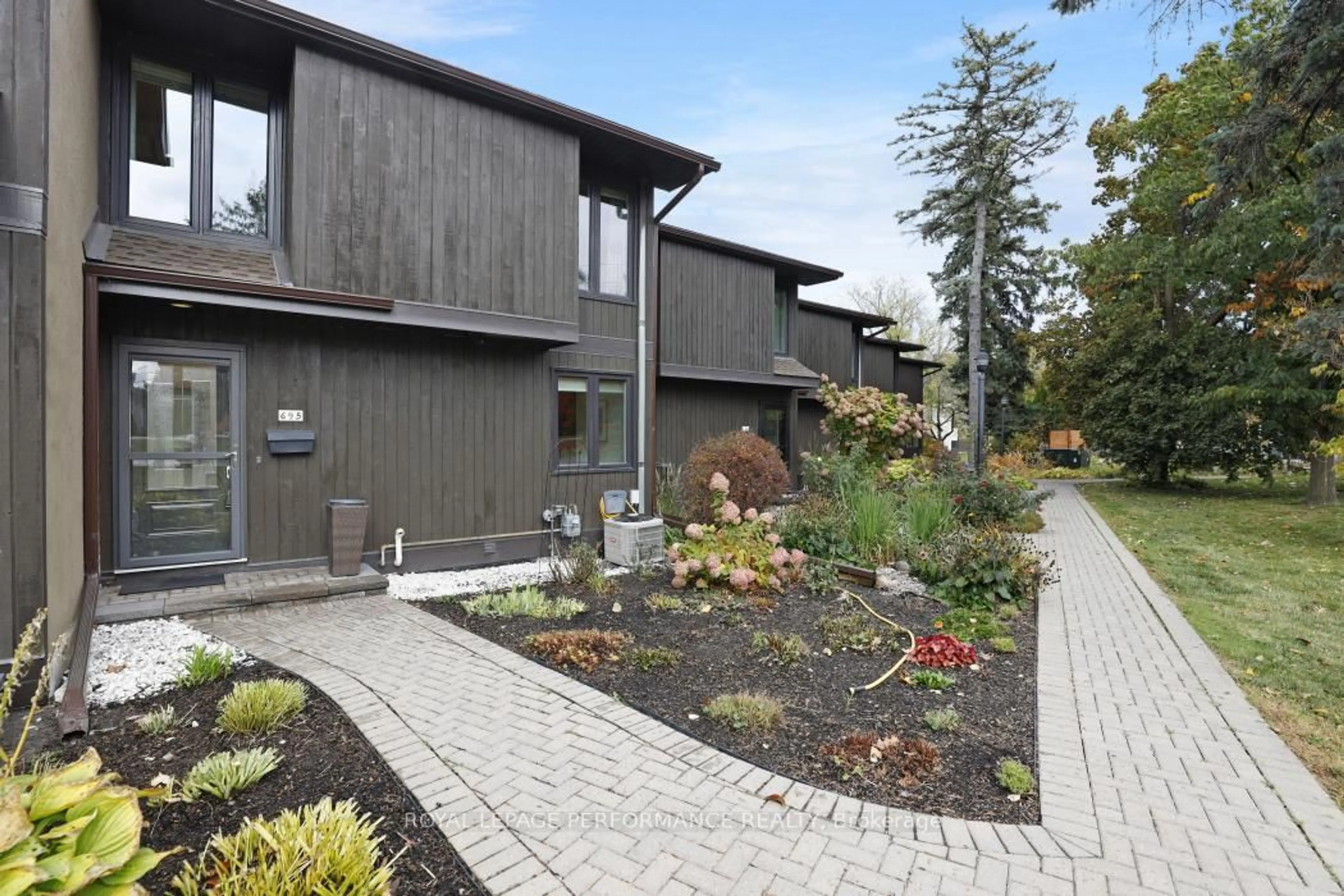 Unknown for 695 Richmond Rd, Ottawa Ontario K2A 0G6