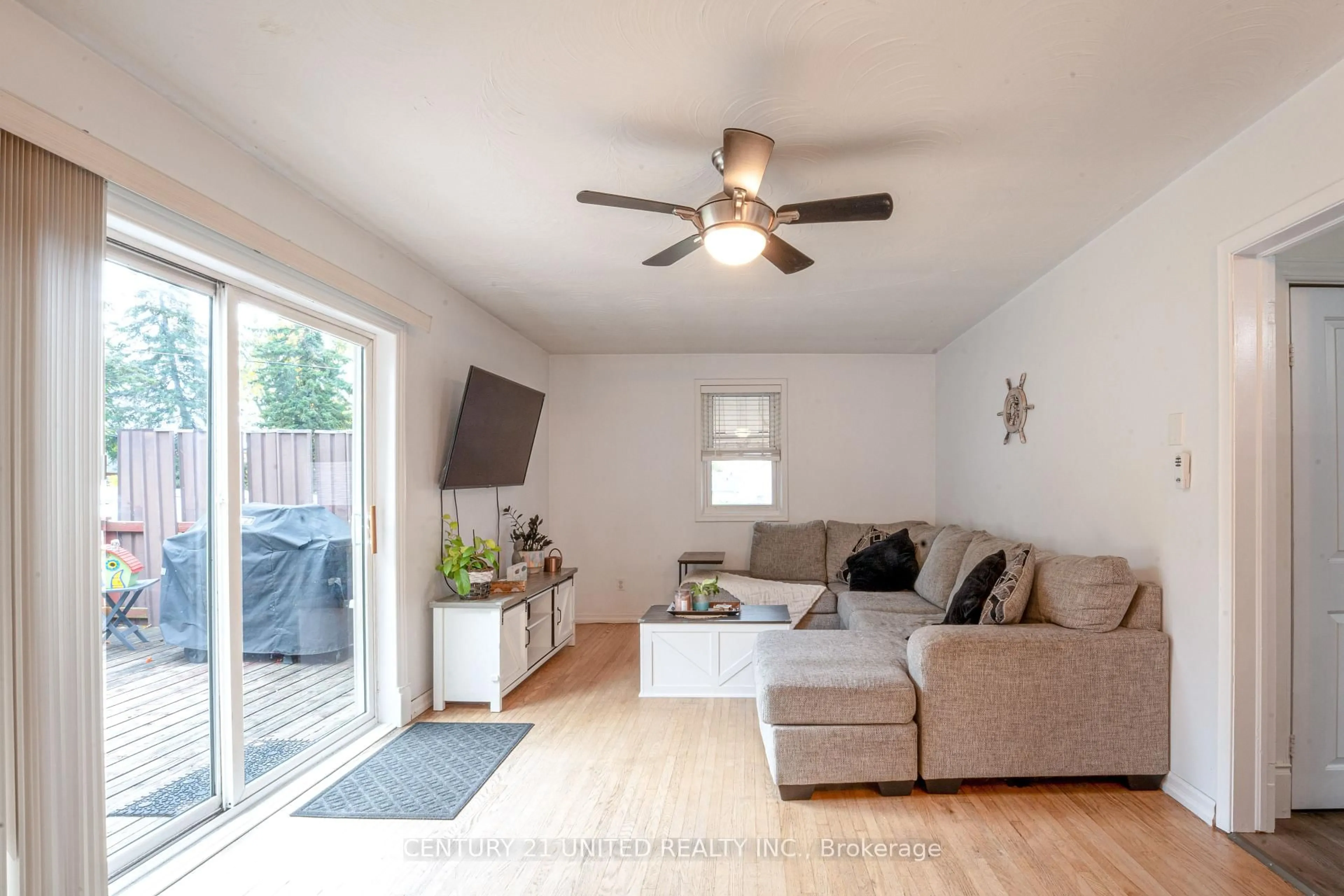 Living room with furniture, wood/laminate floor for 273 Bennet St, Peterborough Ontario K9H 5B8