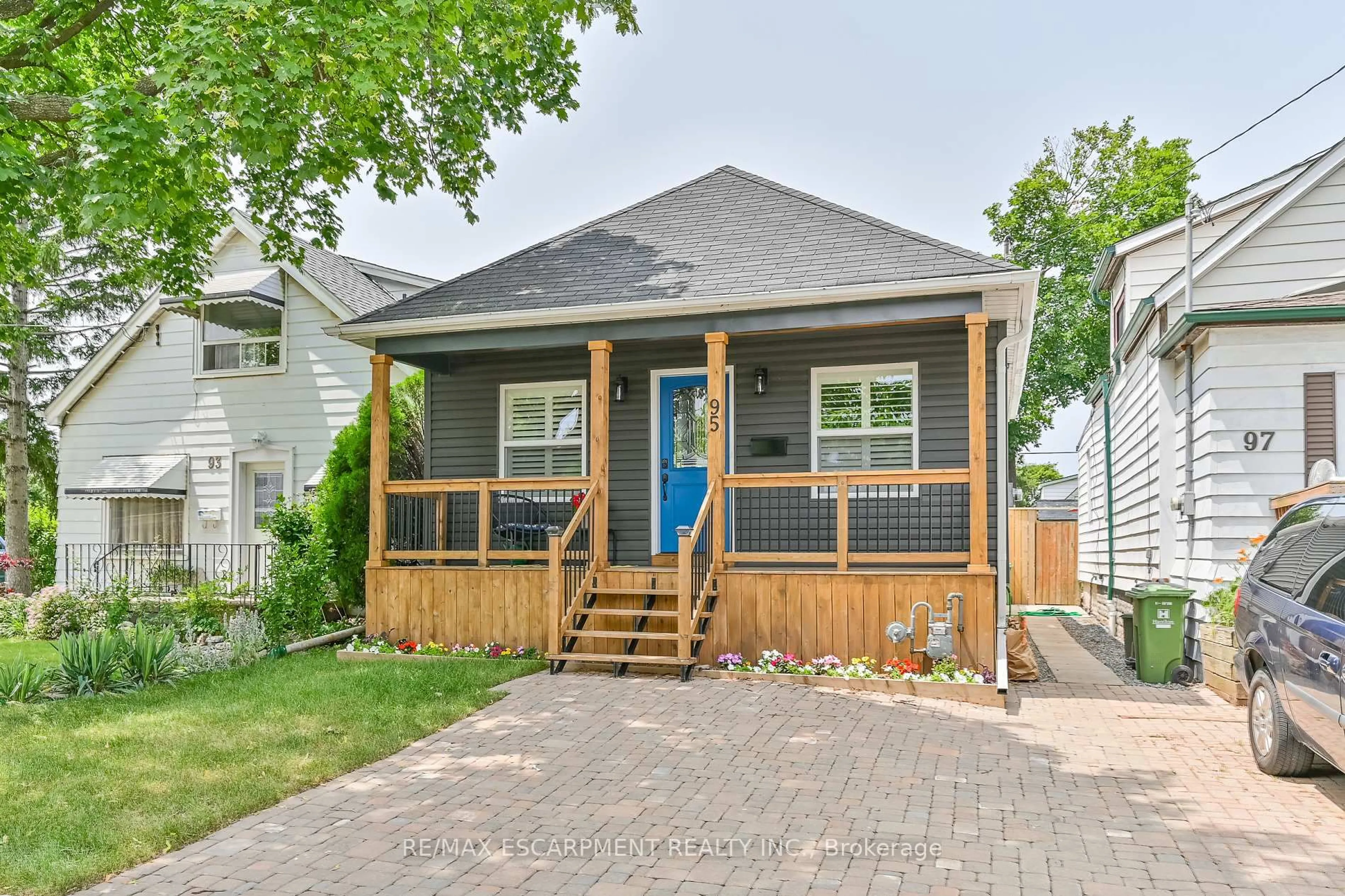 Home with brick exterior material, street for 95 Houghton Ave, Hamilton Ontario L8H 4L5