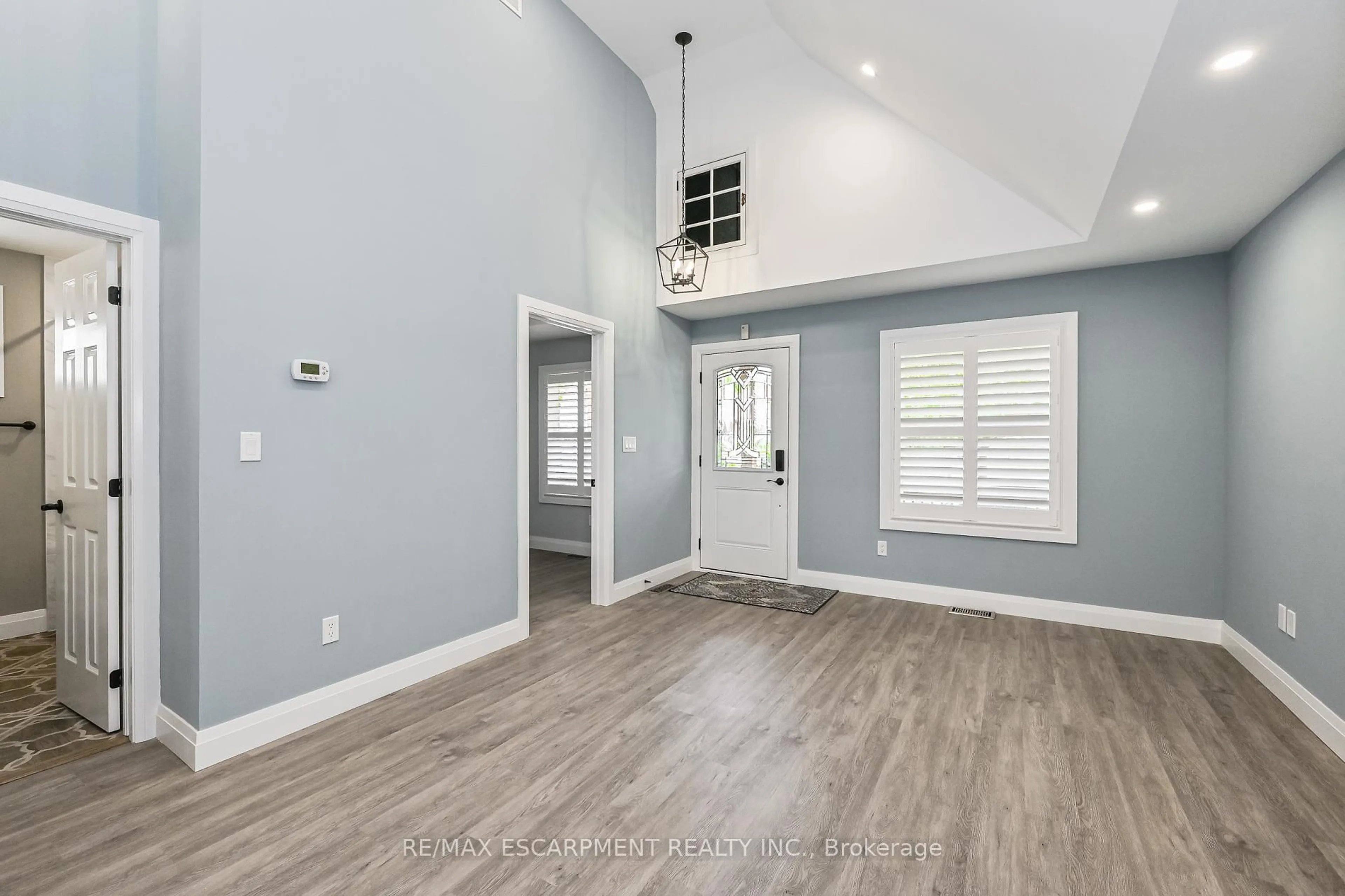 A pic of a room for 95 Houghton Ave, Hamilton Ontario L8H 4L5