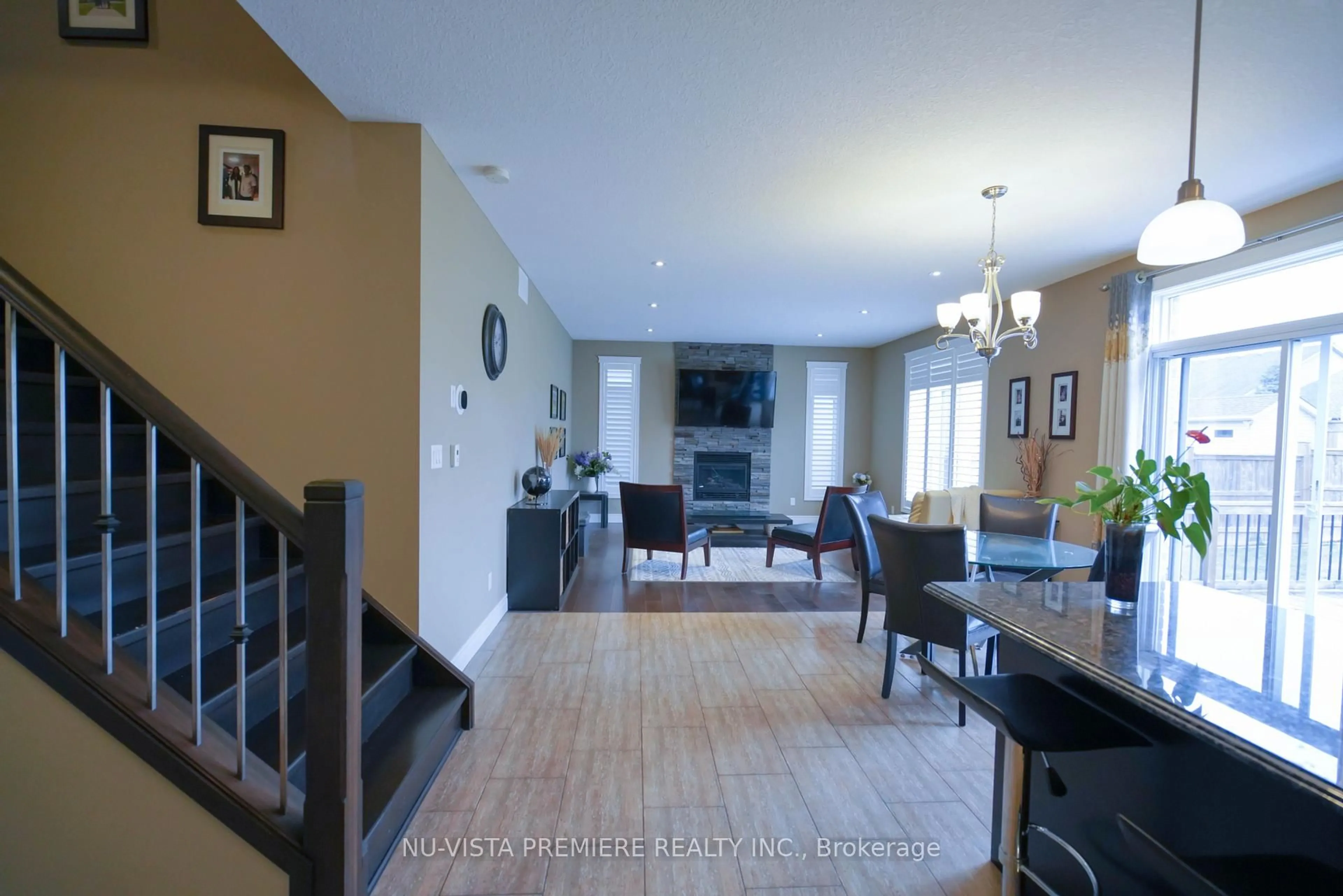 Living room with furniture, unknown for 968 Springbank Ave, Woodstock Ontario N0J 1M0