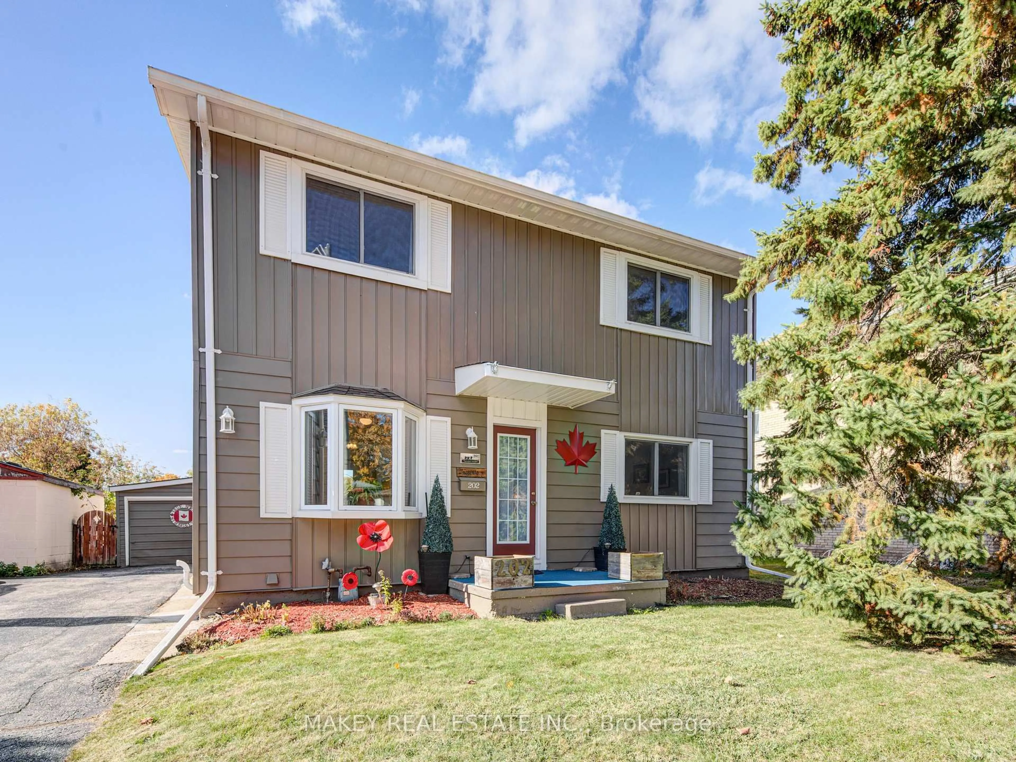 Home with vinyl exterior material, street for 202 Norwich Ave, Woodstock Ontario N4S 3V6