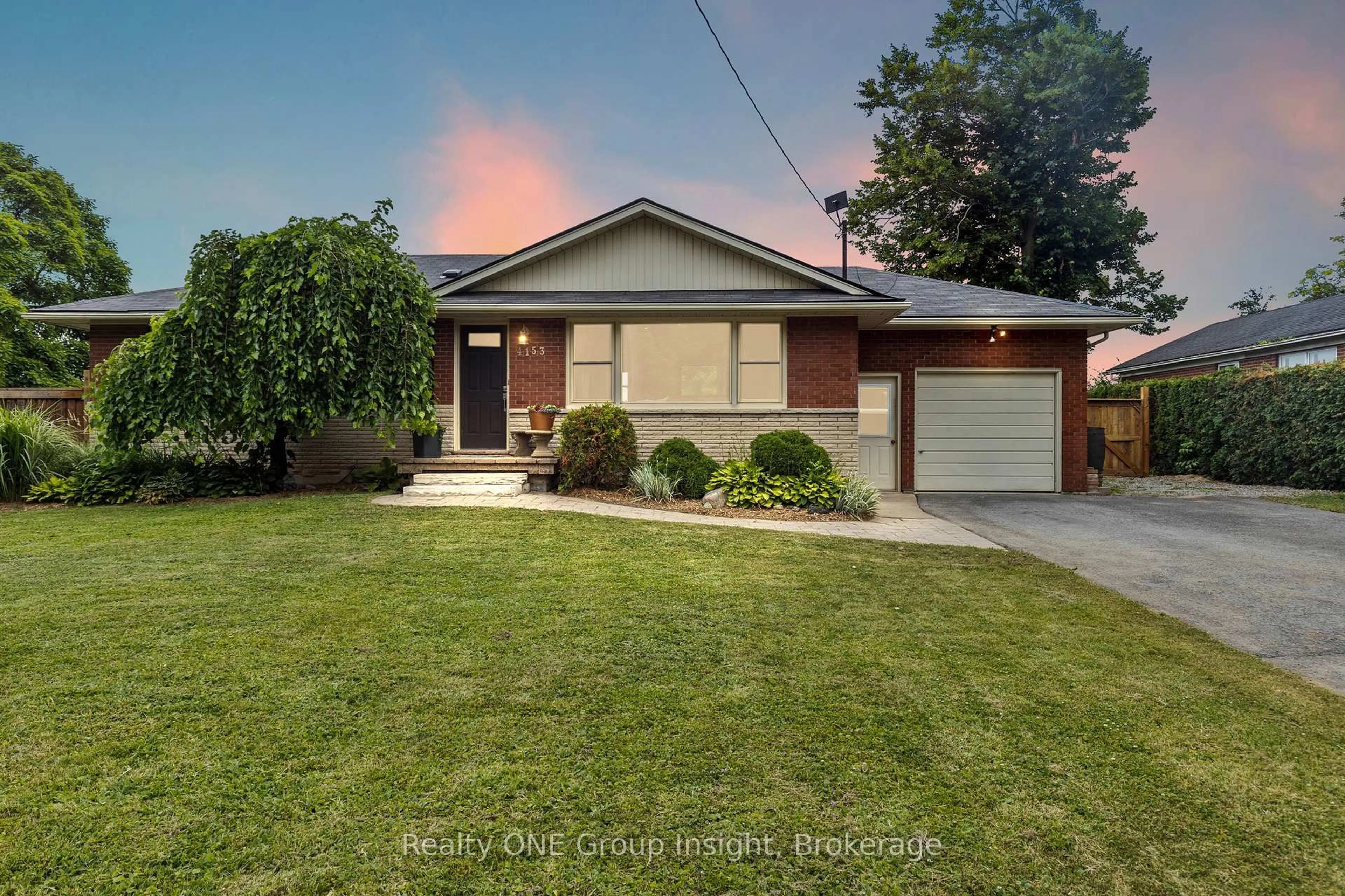 Home with brick exterior material, street for 4153 Aberdeen Rd, Lincoln Ontario L0R 1B6