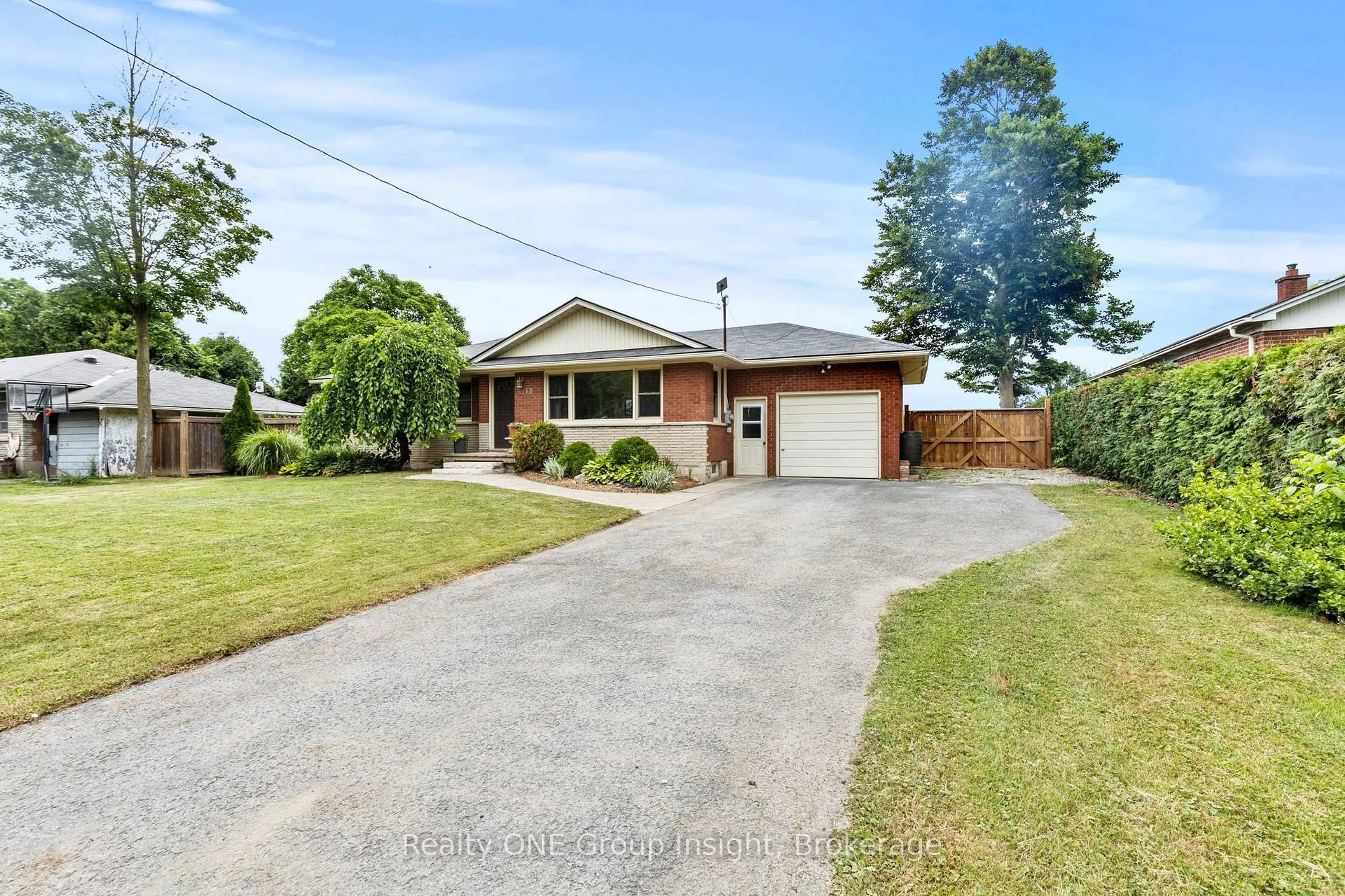 Home with brick exterior material, street for 4153 Aberdeen Rd, Lincoln Ontario L0R 1B6