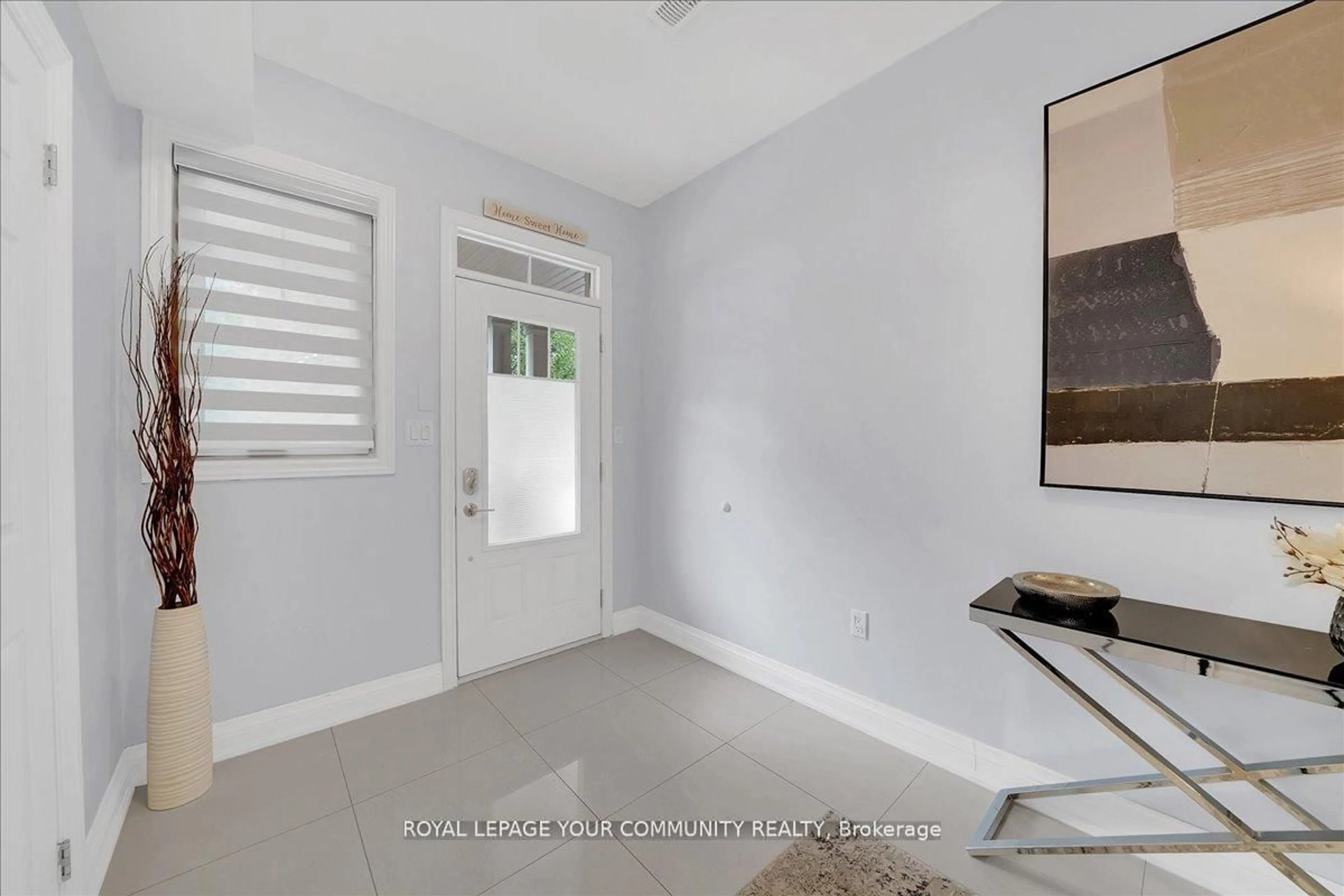 Indoor entryway for 6 Chestnut Dr #73, Grimsby Ontario L3M 0C4