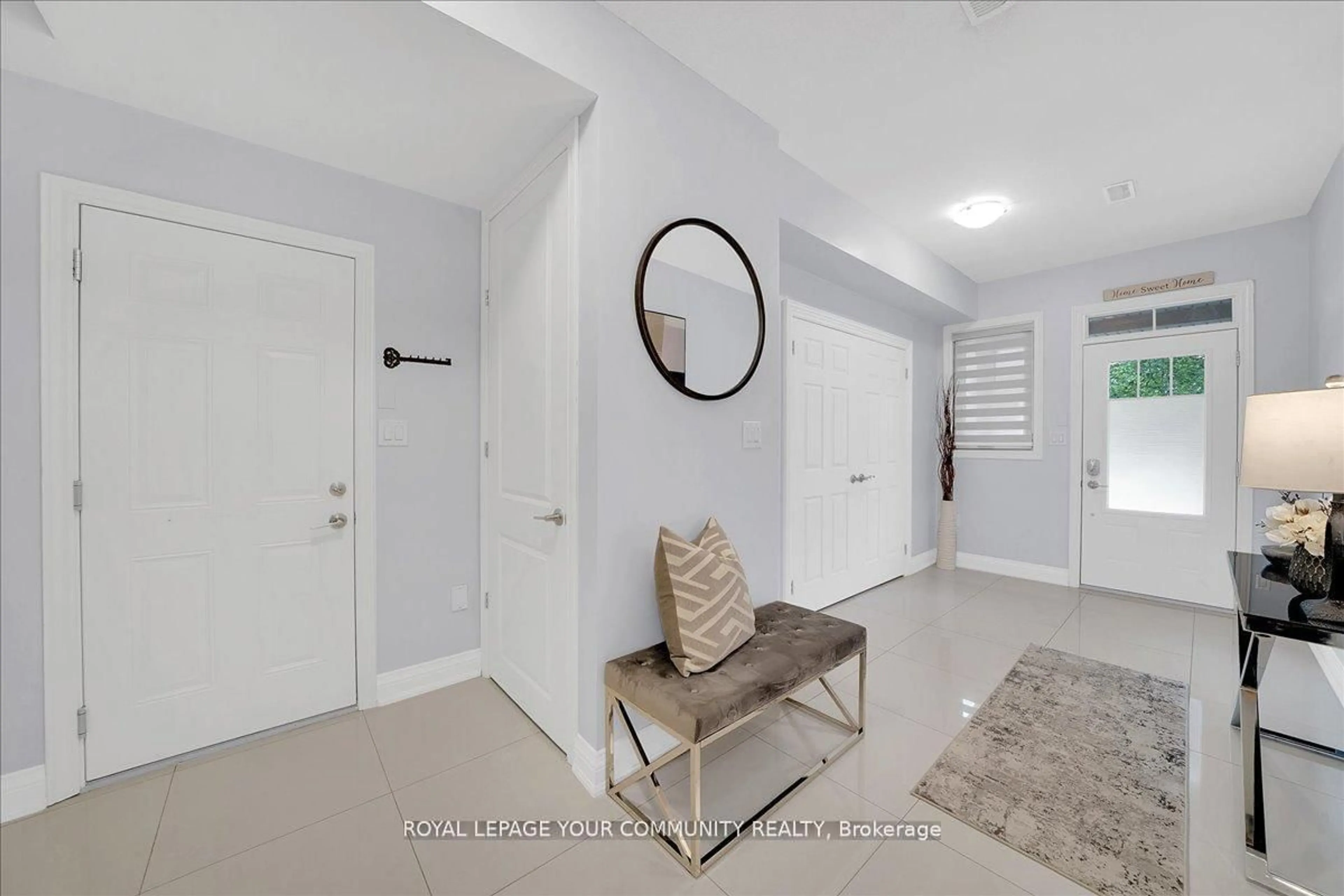 Indoor entryway for 6 Chestnut Dr #73, Grimsby Ontario L3M 0C4