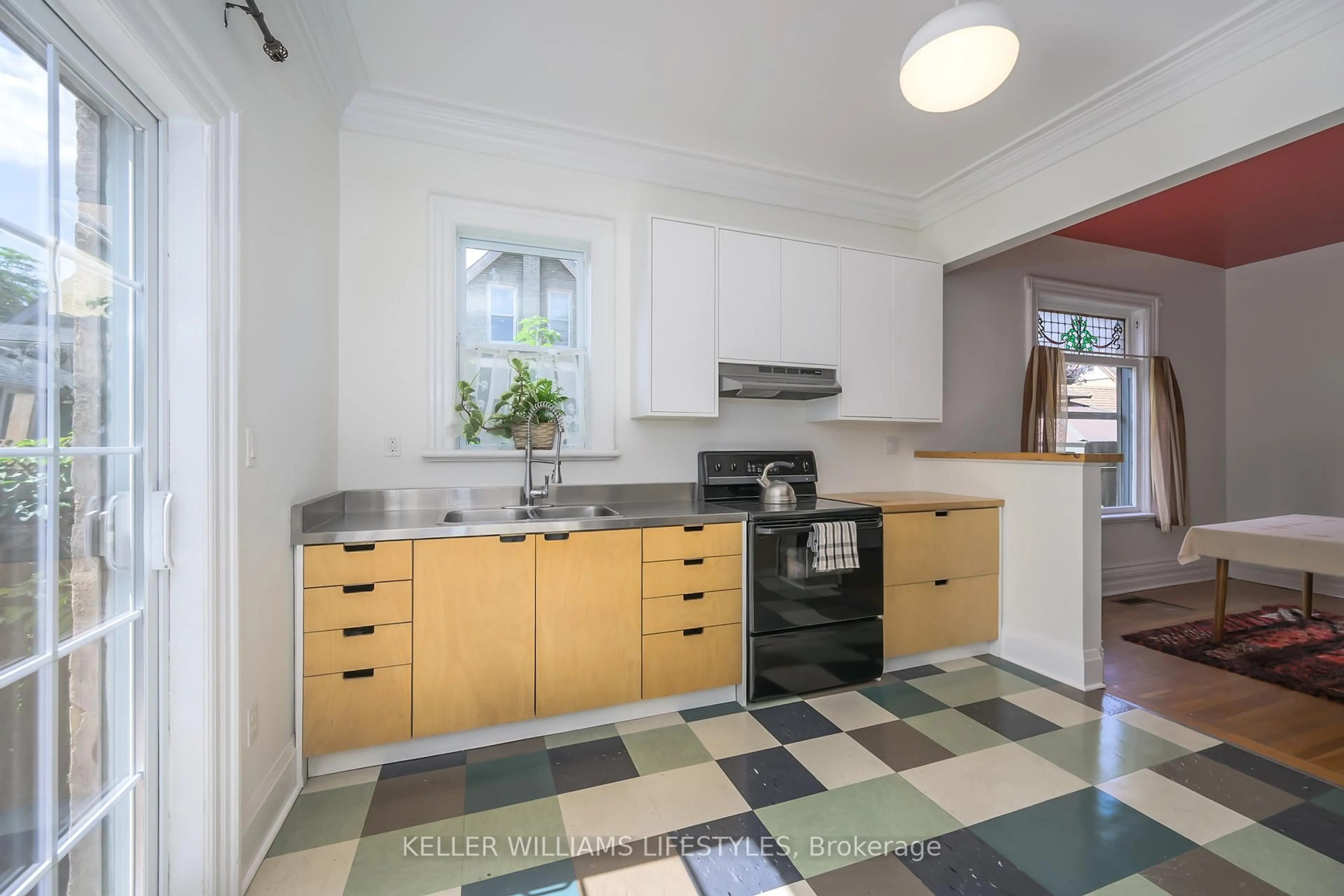 Standard kitchen, unknown for 753 Lorne Ave, London East Ontario N5W 3K9