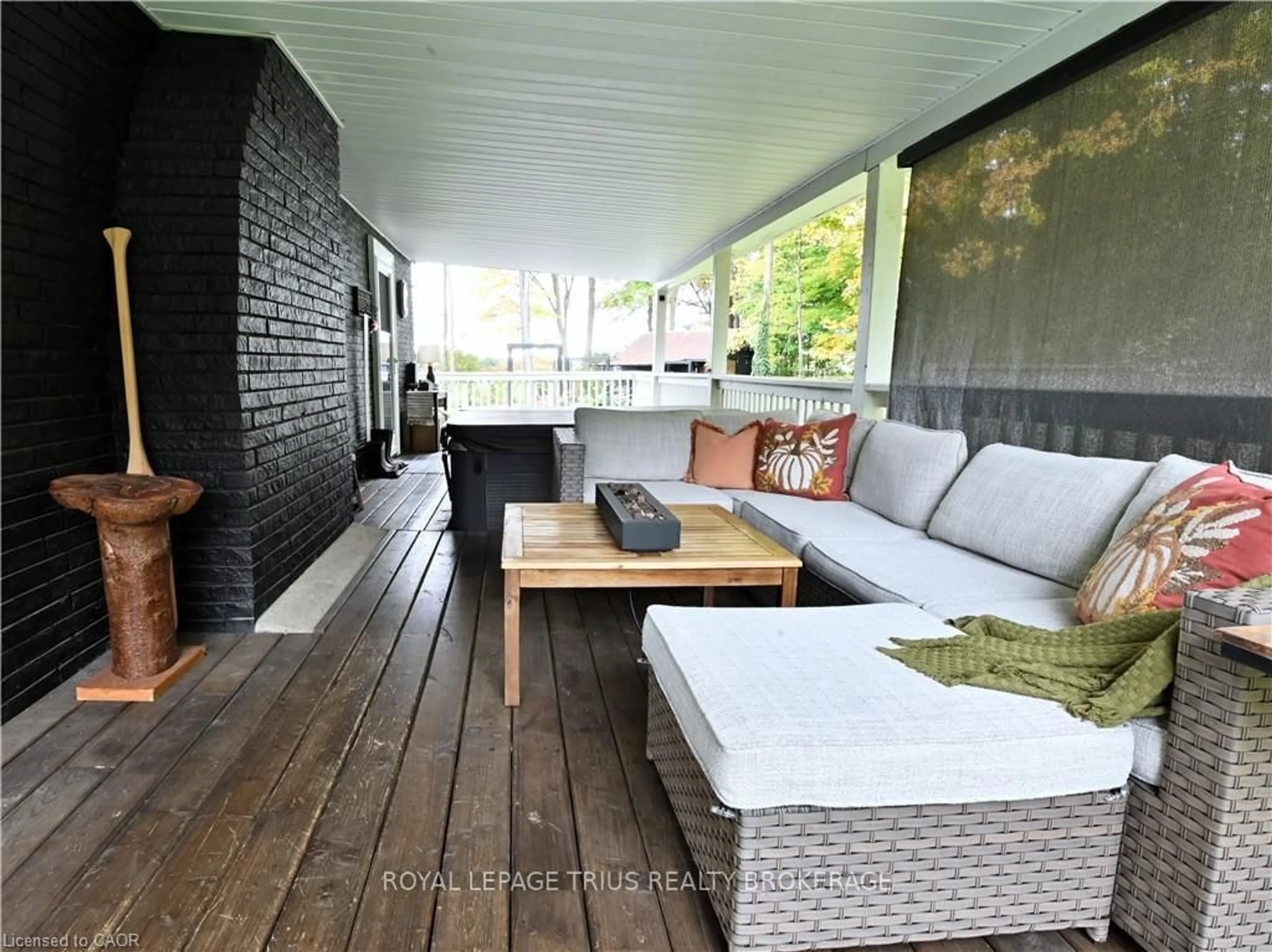 Patio, street for 213 Woodland Dr, Norfolk Ontario N3Y 4K3