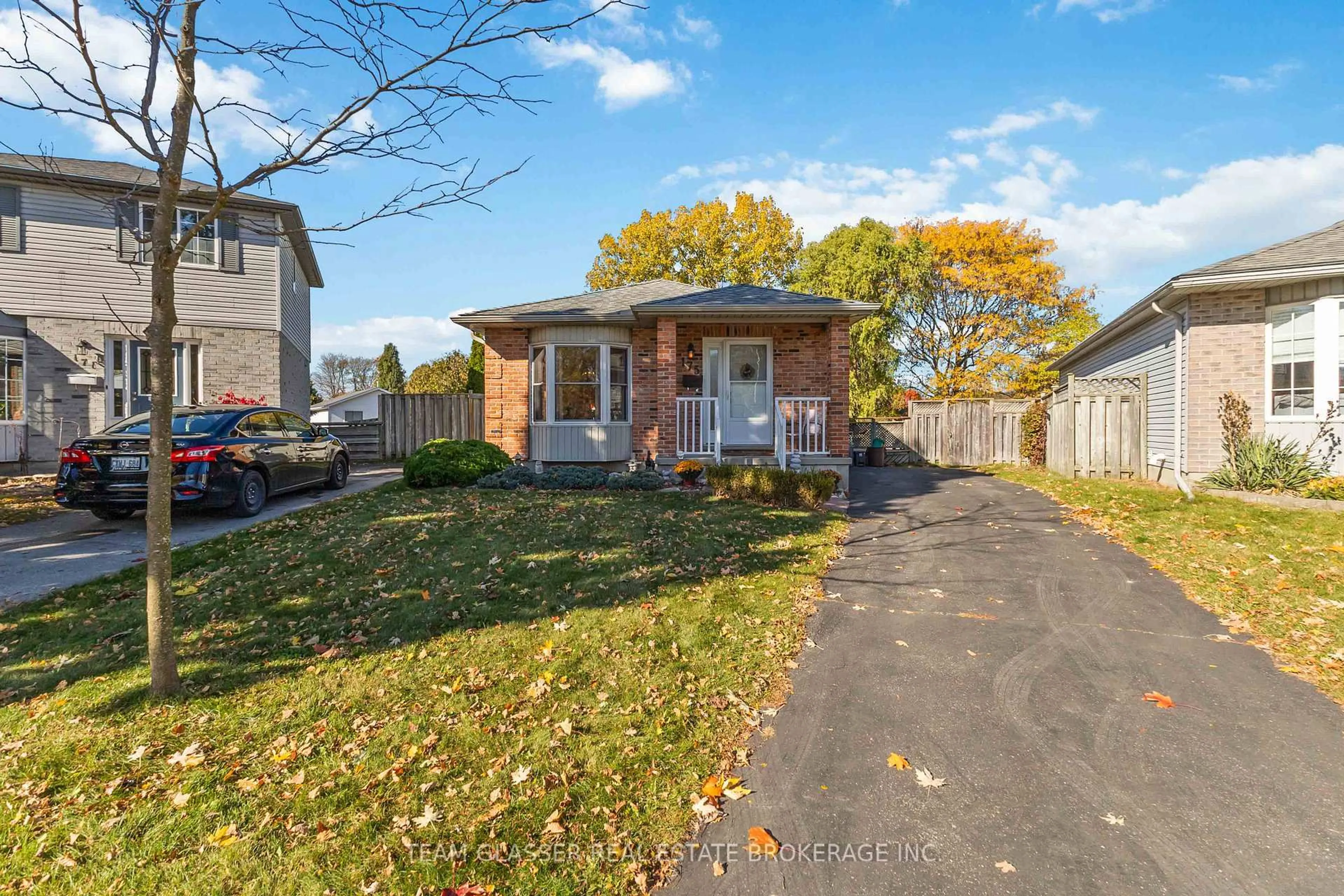 A pic from outside/outdoor area/front of a property/back of a property/a pic from drone, street for 175 Pochard Crt, London East Ontario N5W 5Z3