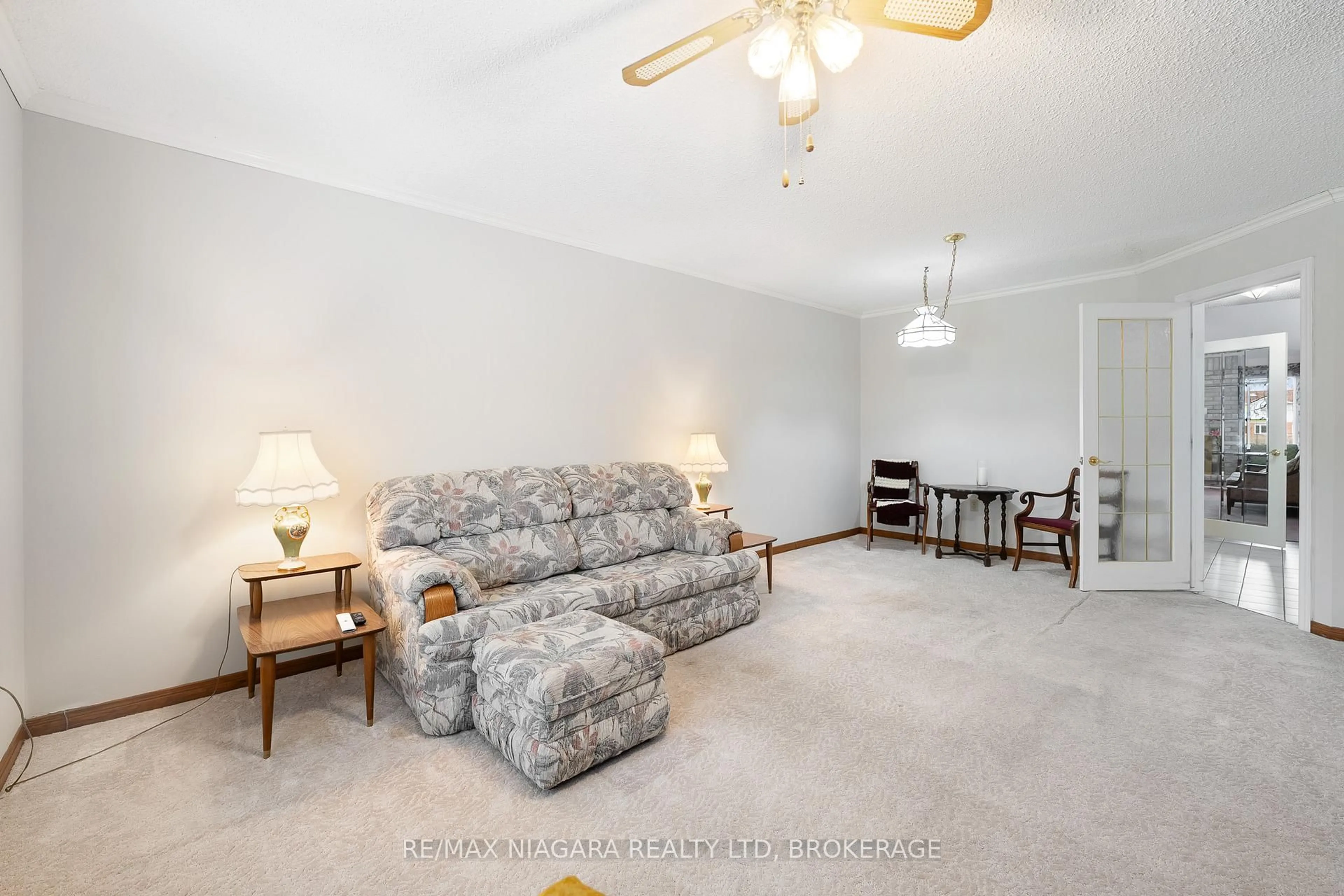Living room with furniture, unknown for 10 ELDERWOOD Dr #2, St. Catharines Ontario L2S 3G3