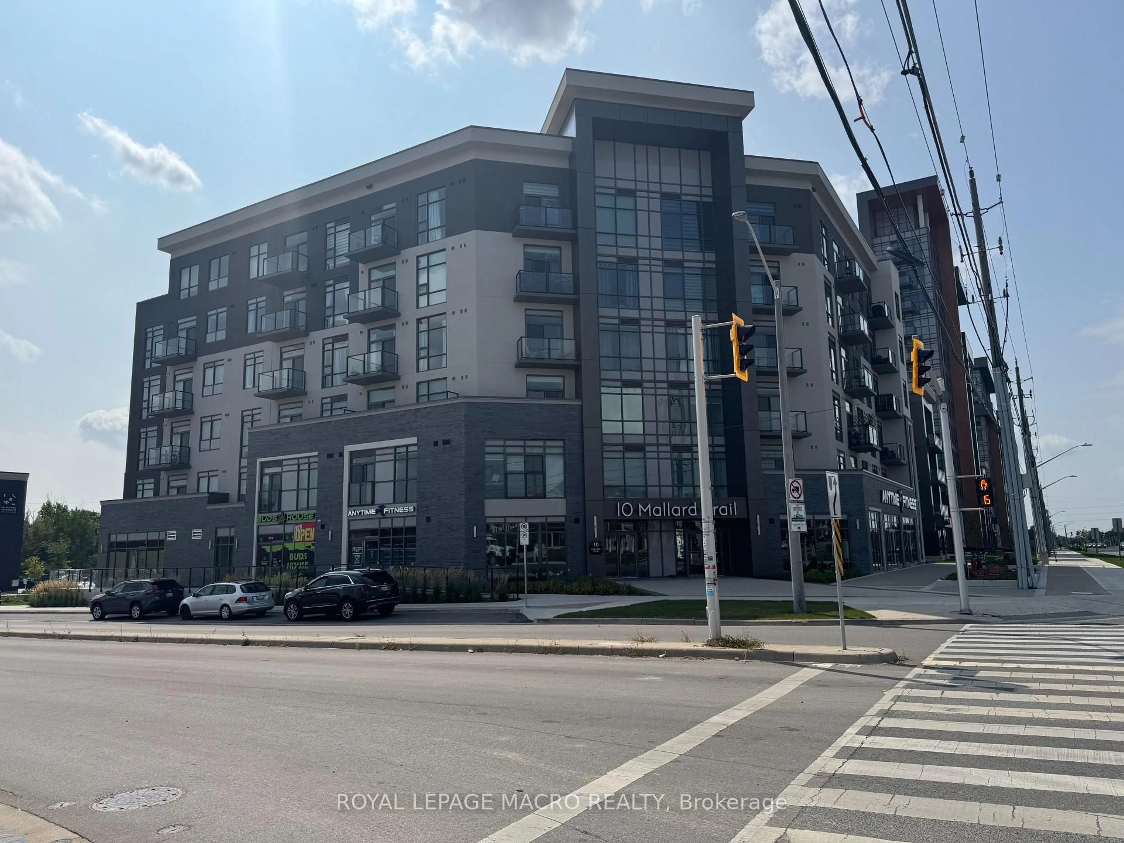 Blurry image for 10 Mallard Tr #525, Hamilton Ontario L0B 2A7