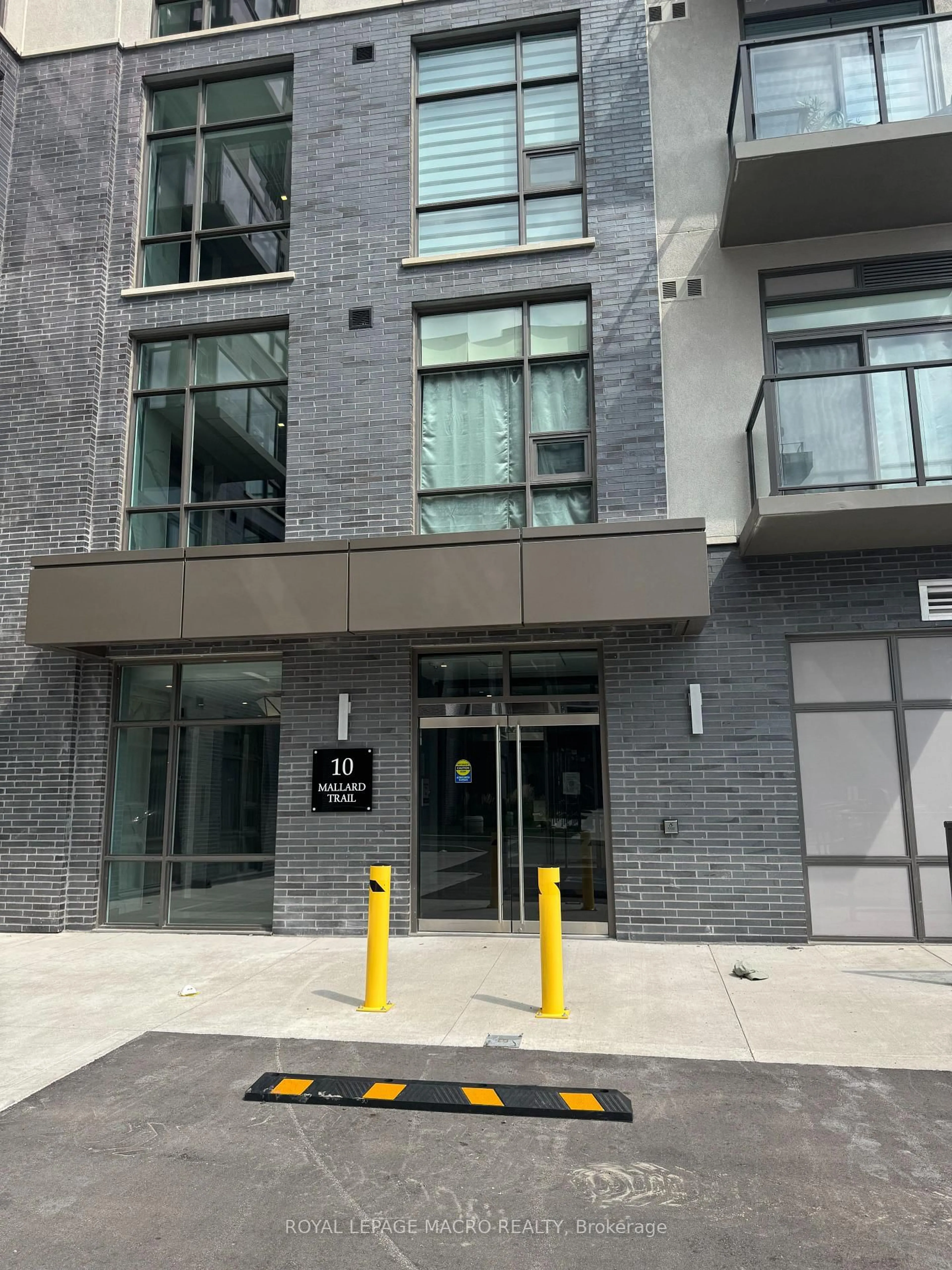 Indoor foyer for 10 Mallard Tr #525, Hamilton Ontario L0B 2A7