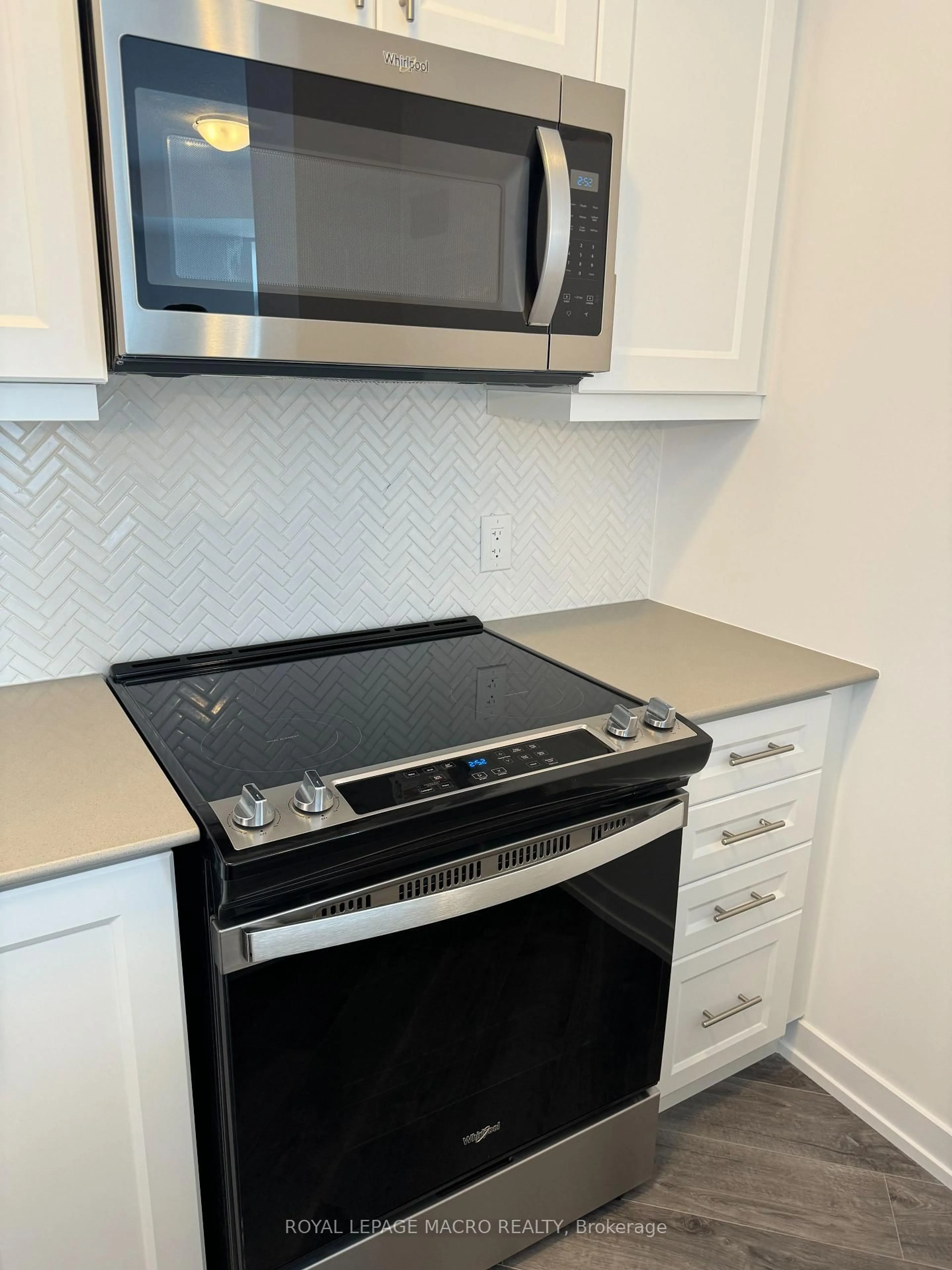 Standard kitchen, unknown for 10 Mallard Tr #525, Hamilton Ontario L0B 2A7