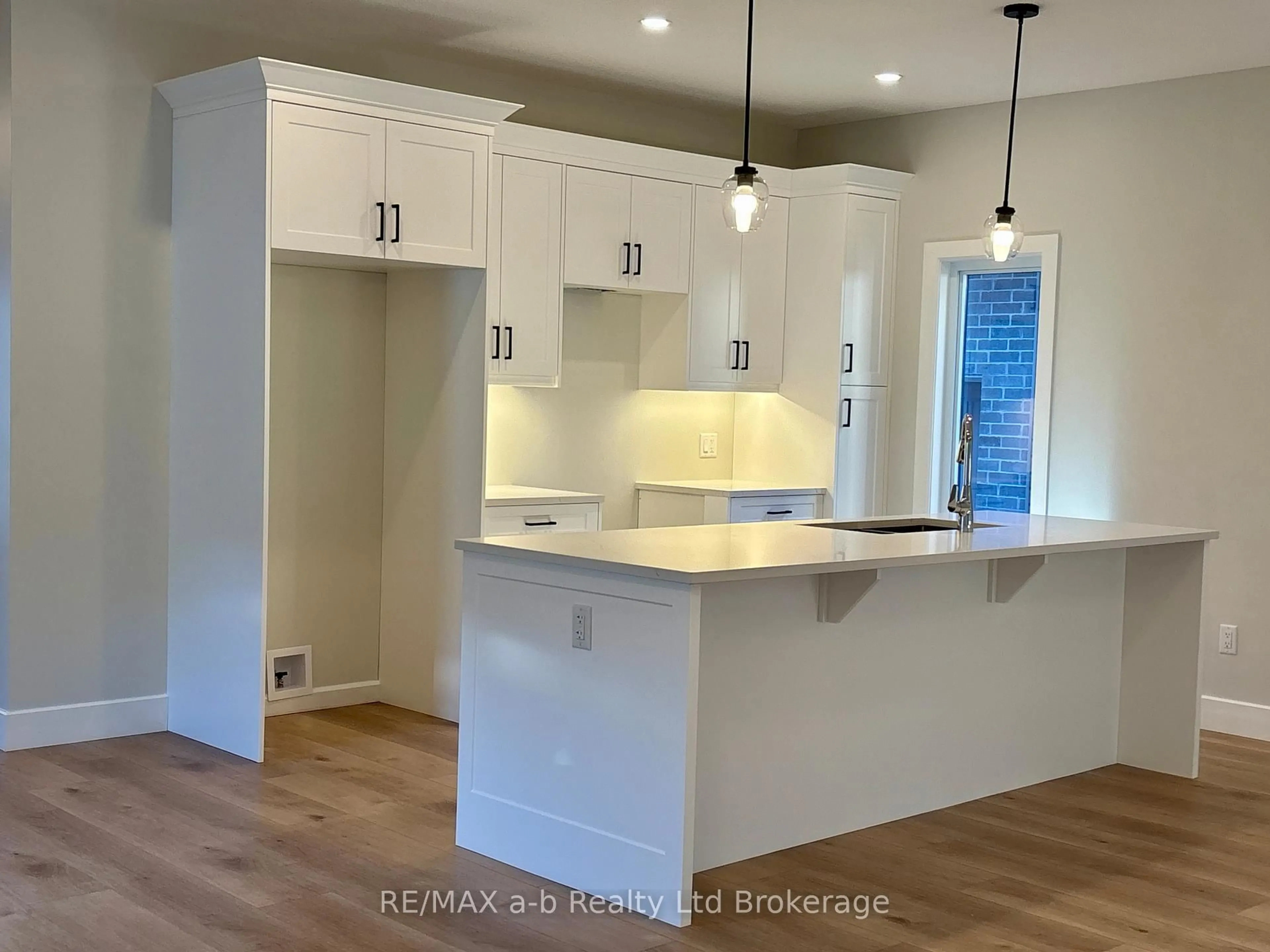 Open concept kitchen, unknown for 41 Cash Cres, Ingersoll Ontario N5C 0E2