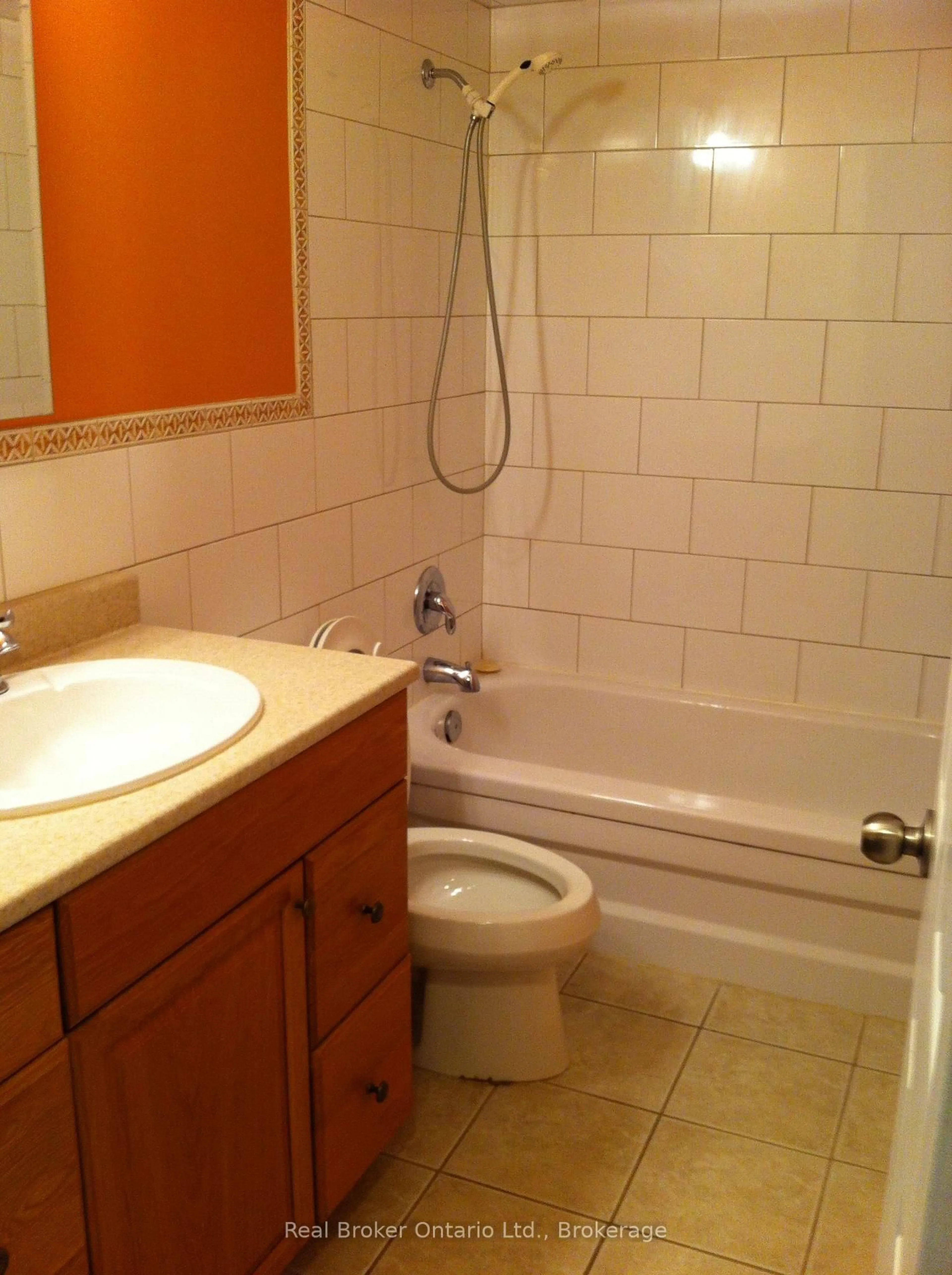 Standard bathroom, ceramic/tile floor for 23 Queenslea Dr #75, Hamilton Ontario L8W 1T7