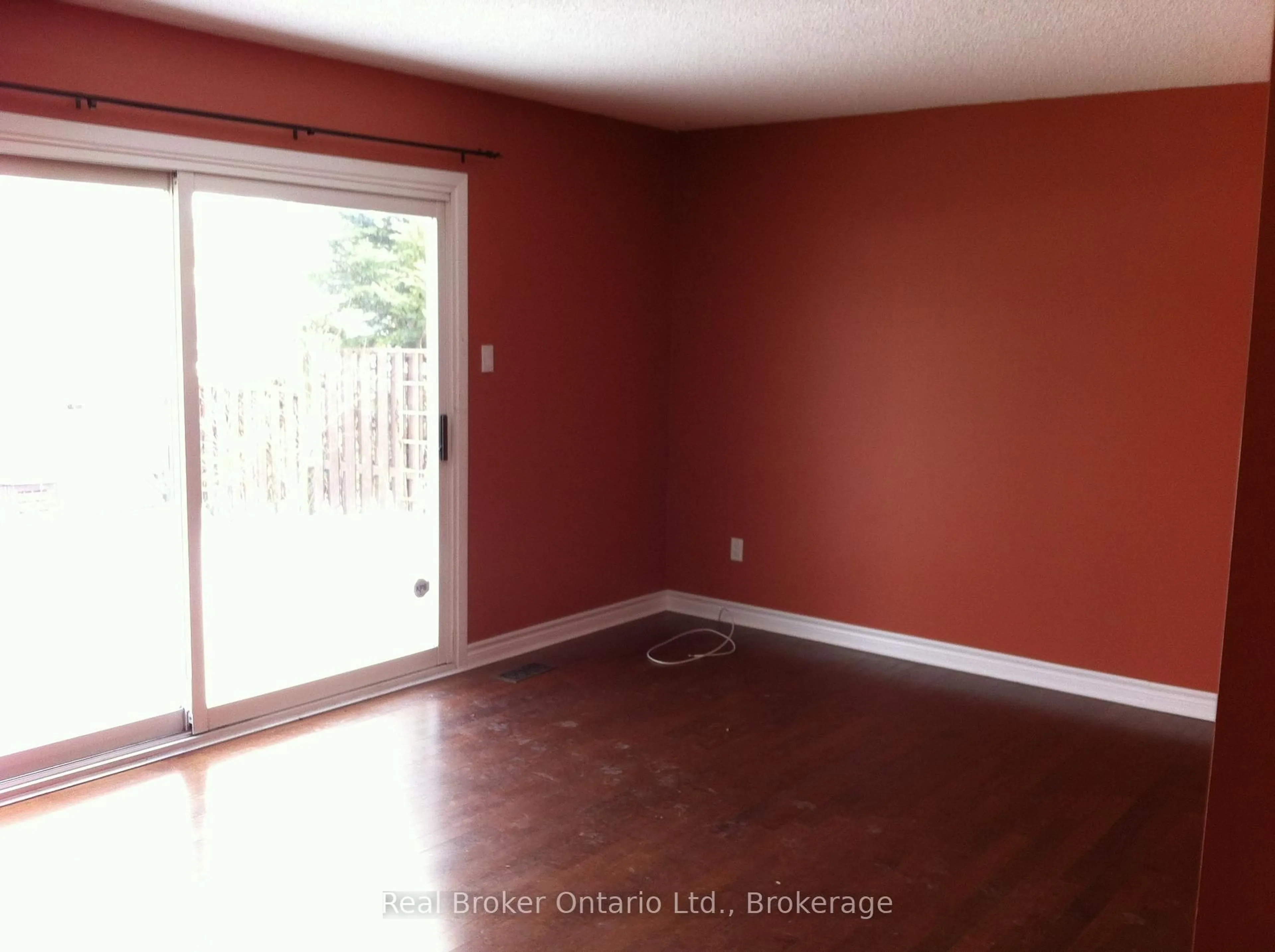 A pic of a room for 23 Queenslea Dr #75, Hamilton Ontario L8W 1T7
