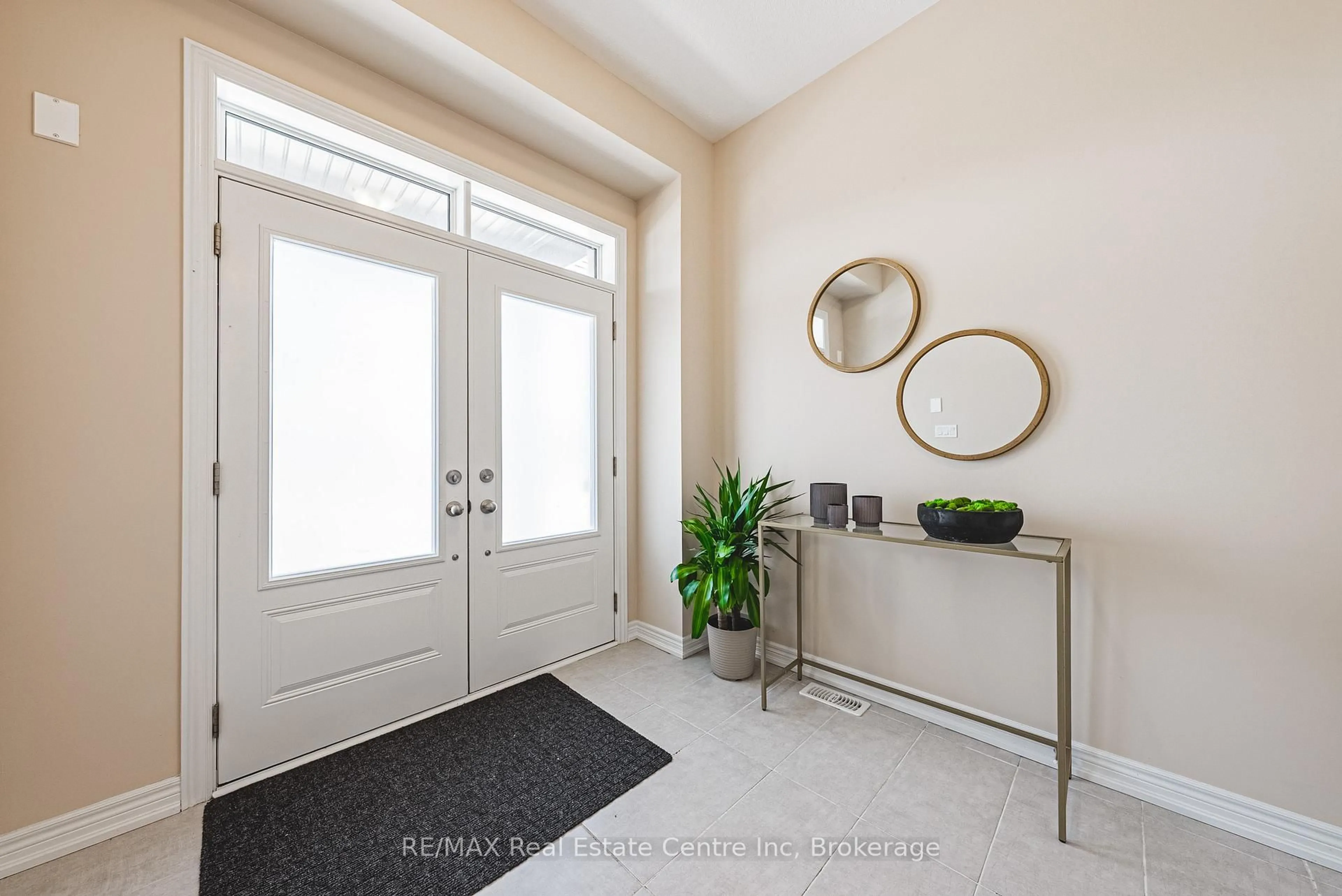 Indoor entryway for 166 Deerpath Dr #7, Guelph Ontario N1K 0E2