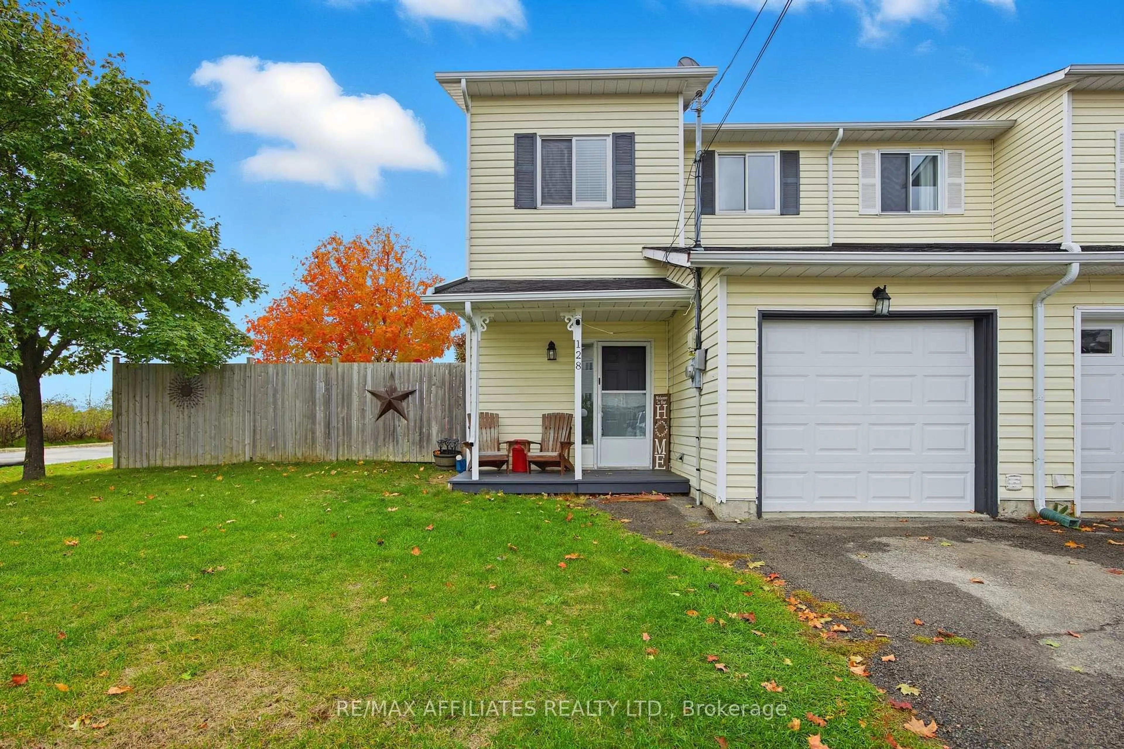 A pic from outside/outdoor area/front of a property/back of a property/a pic from drone, street for 128 Dunham St, Carleton Place Ontario K7C 4M8
