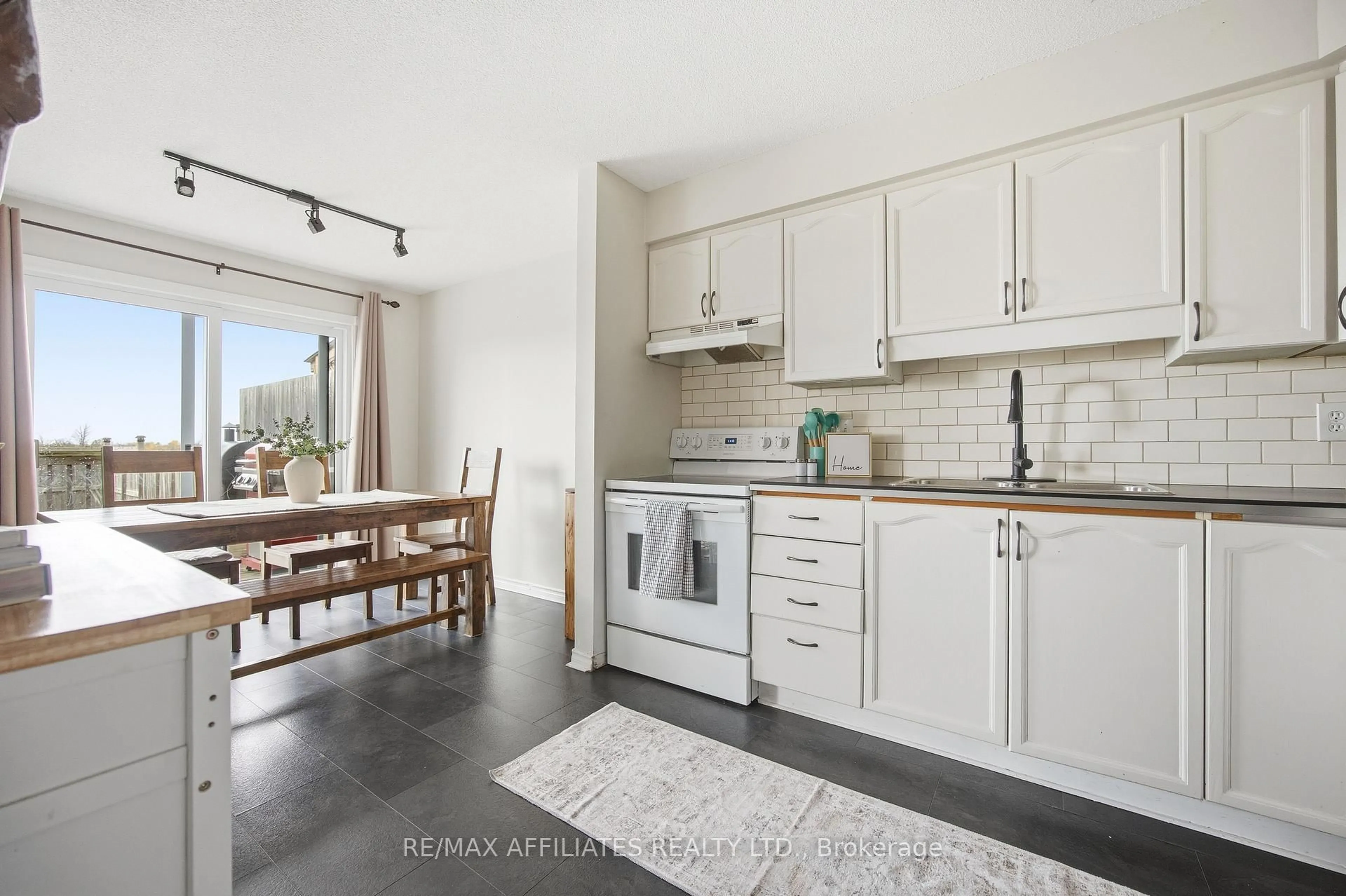 Standard kitchen, unknown for 128 Dunham St, Carleton Place Ontario K7C 4M8