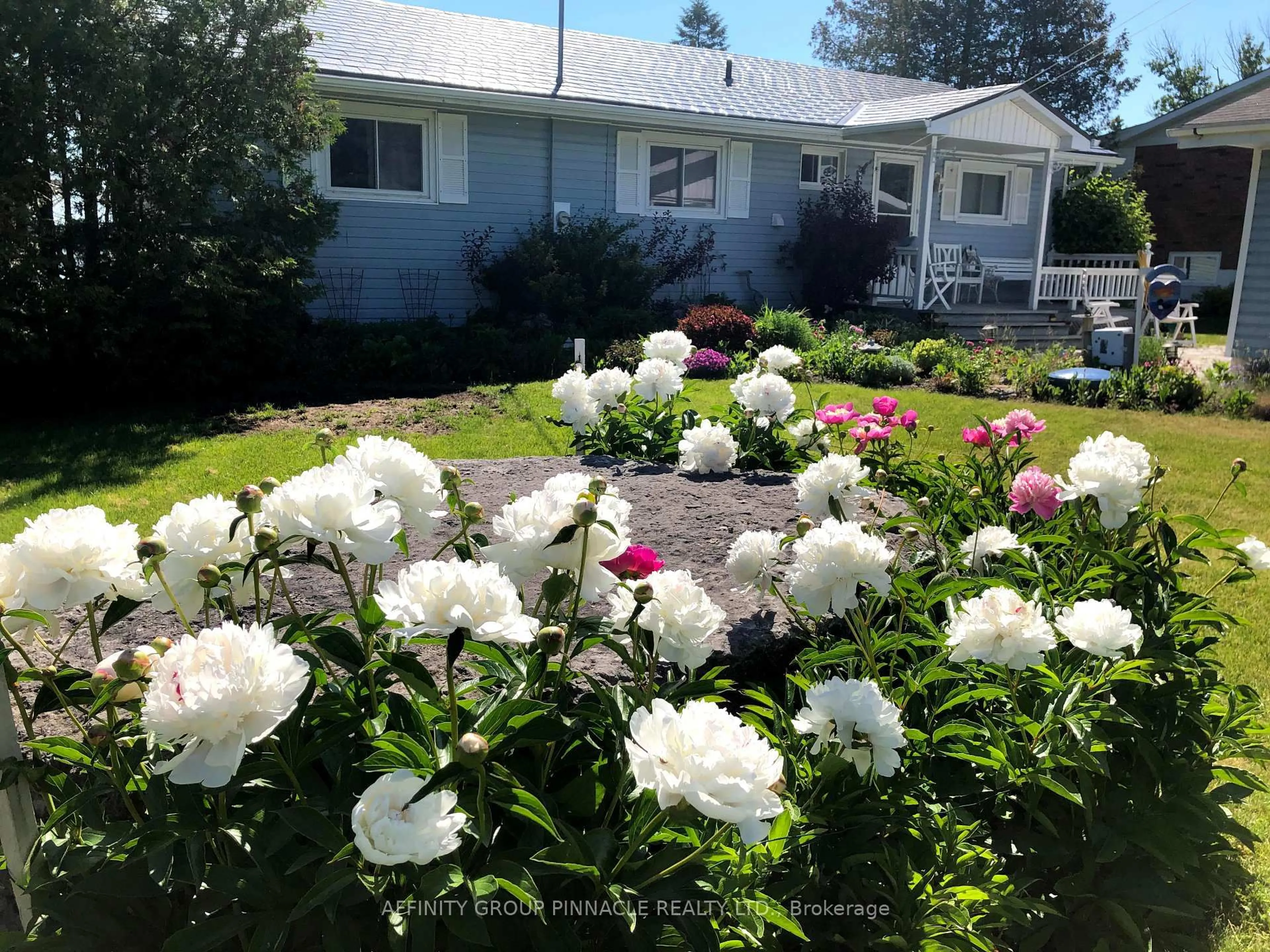 Patio, street for 11 Lakeview Cres, Kawartha Lakes Ontario K0M 1A0