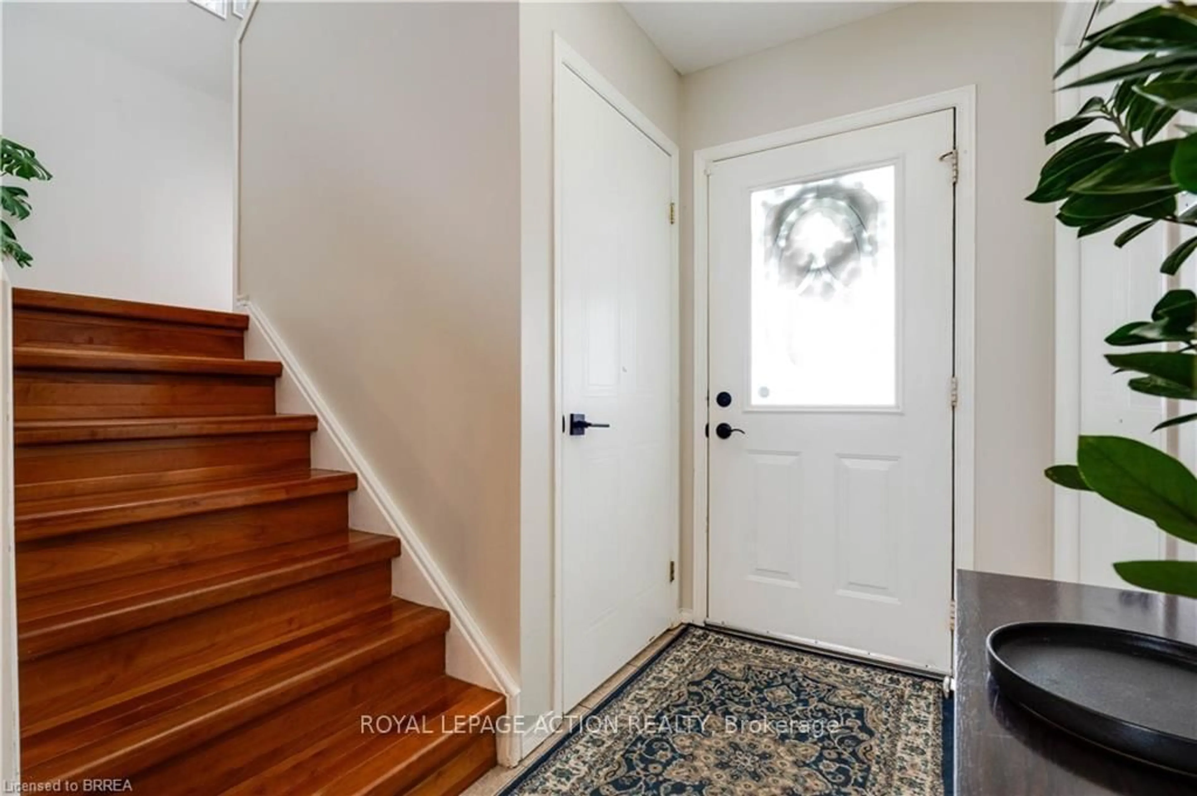 Indoor entryway for 564 Grange Rd, Guelph Ontario N1E 7C9