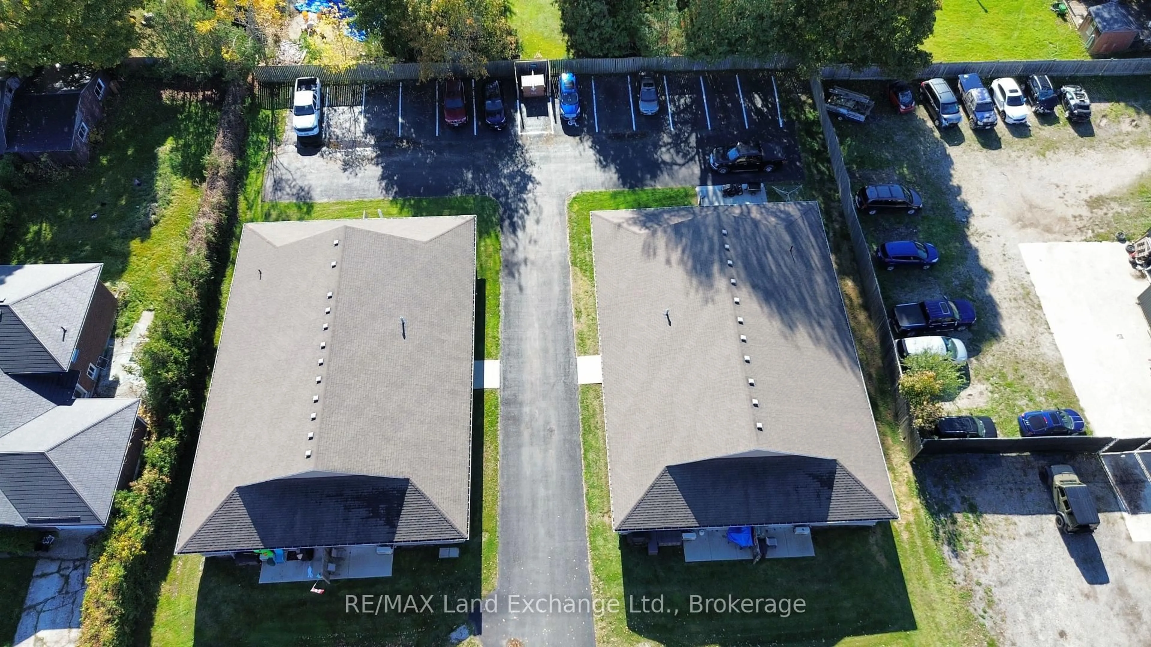 A pic from outside/outdoor area/front of a property/back of a property/a pic from drone, street for 20 Stanley St, Kincardine Ontario N0G 2T0