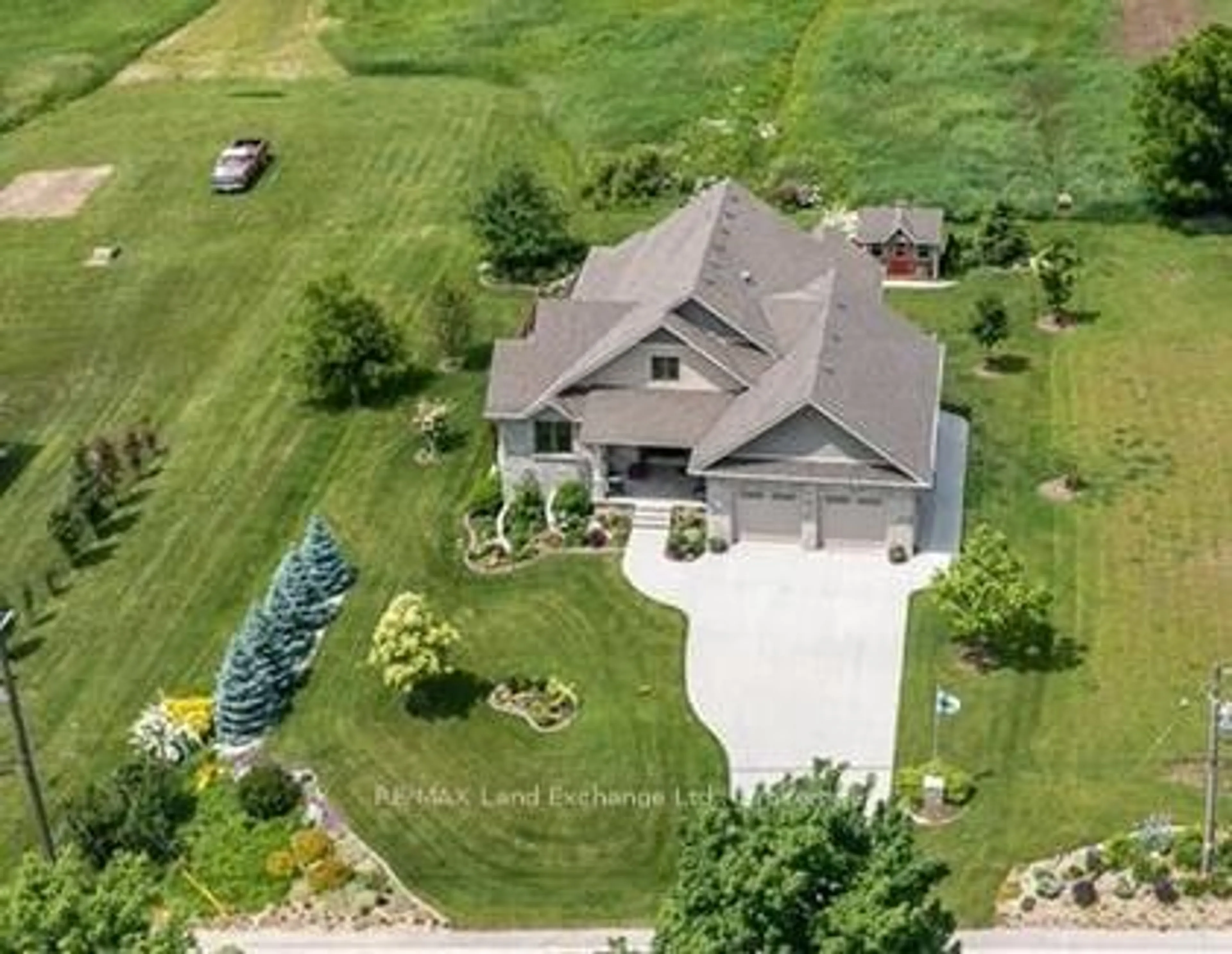 A pic from outside/outdoor area/front of a property/back of a property/a pic from drone, unknown for 934 Old Durham Rd, Brockton Ontario N0G 2V0