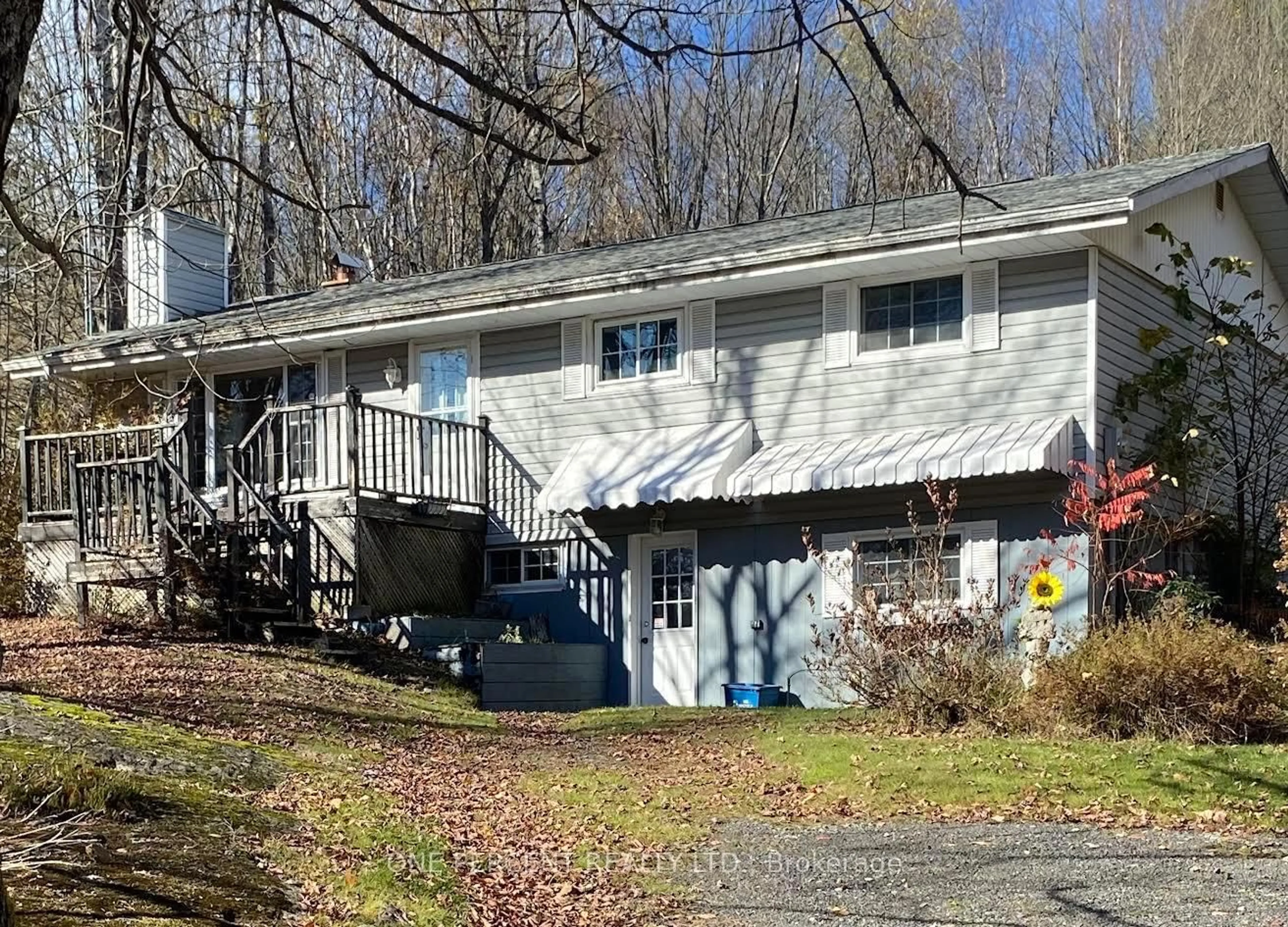 Home with vinyl exterior material, unknown for 42 Gun Club Rd, Huntsville Ontario P1H 2J2