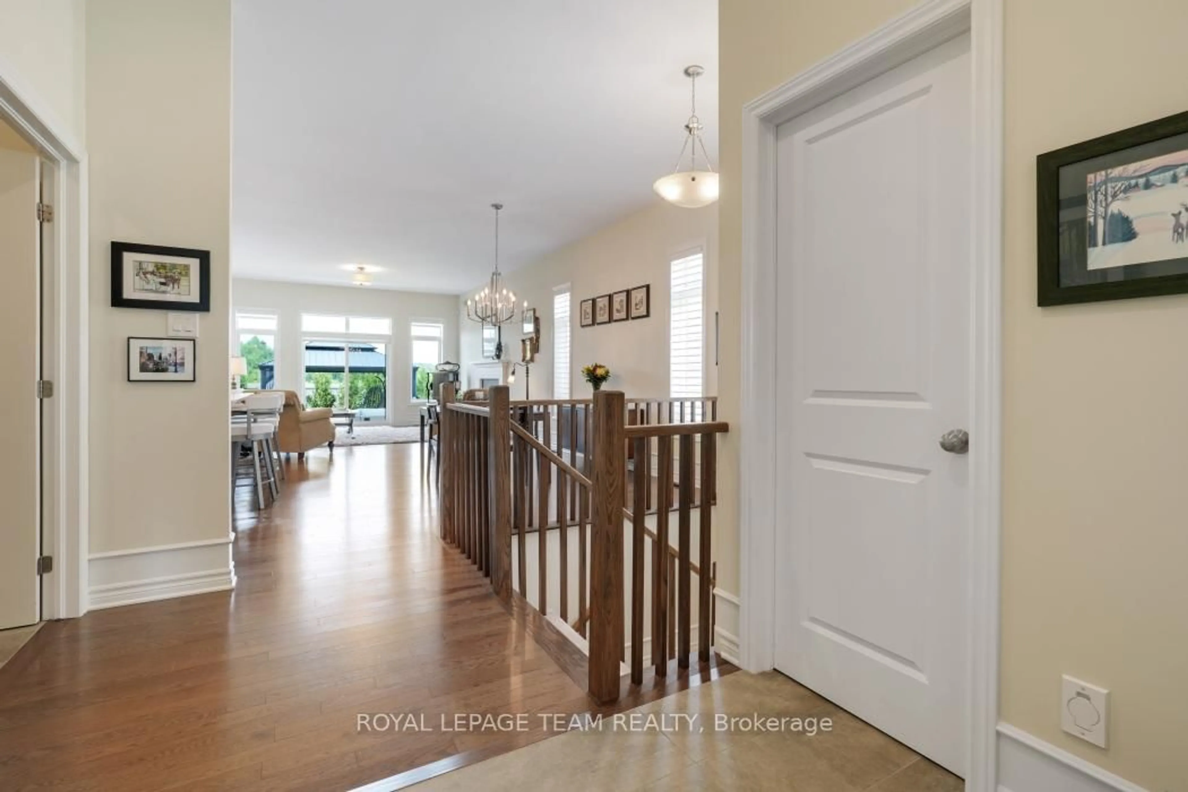 Indoor entryway for 316 Serenade Cres, Ottawa Ontario K1X 0B8