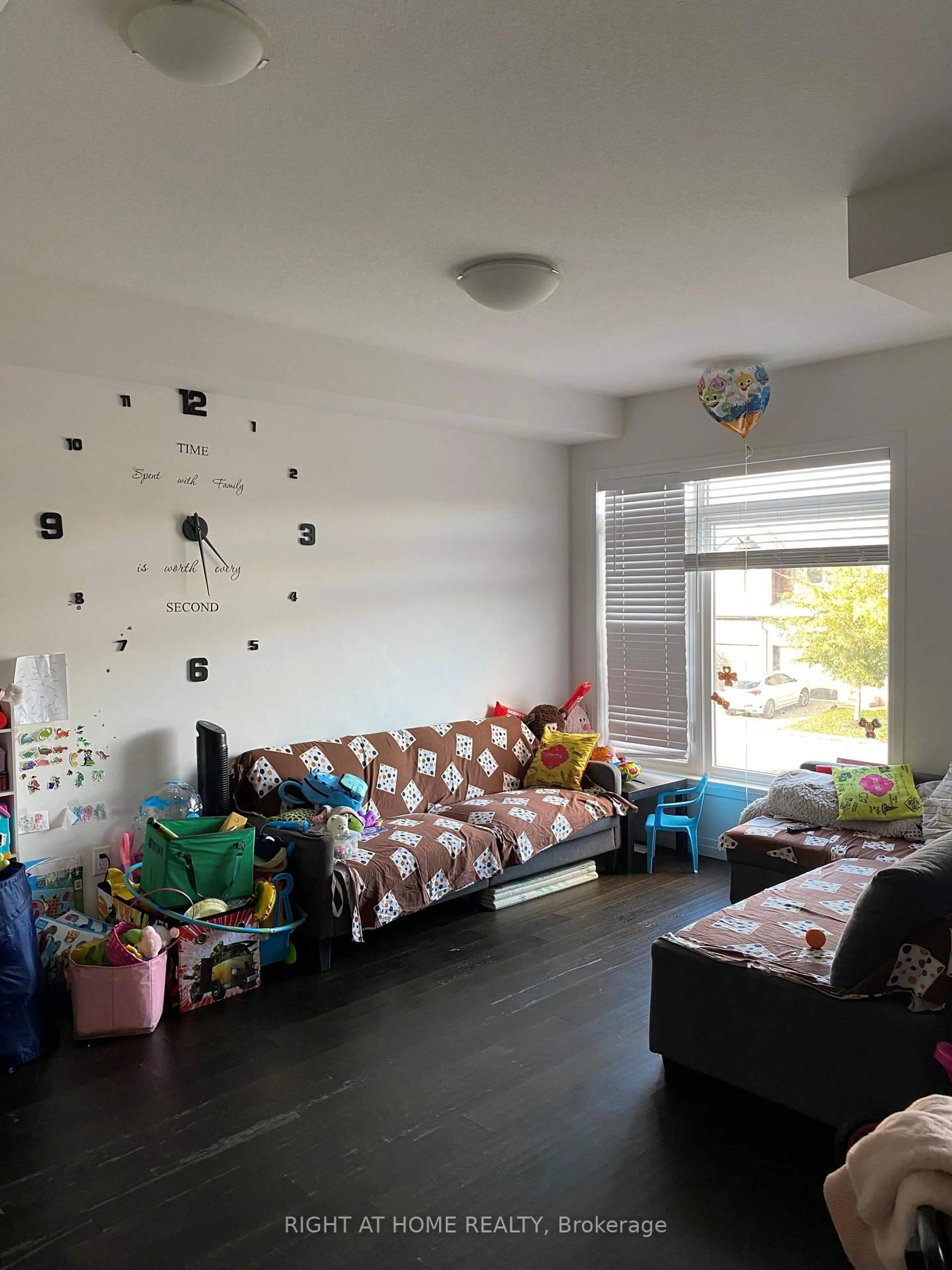 A pic of a room for 30 Times Square Blvd #161, Hamilton Ontario L8J 0L6