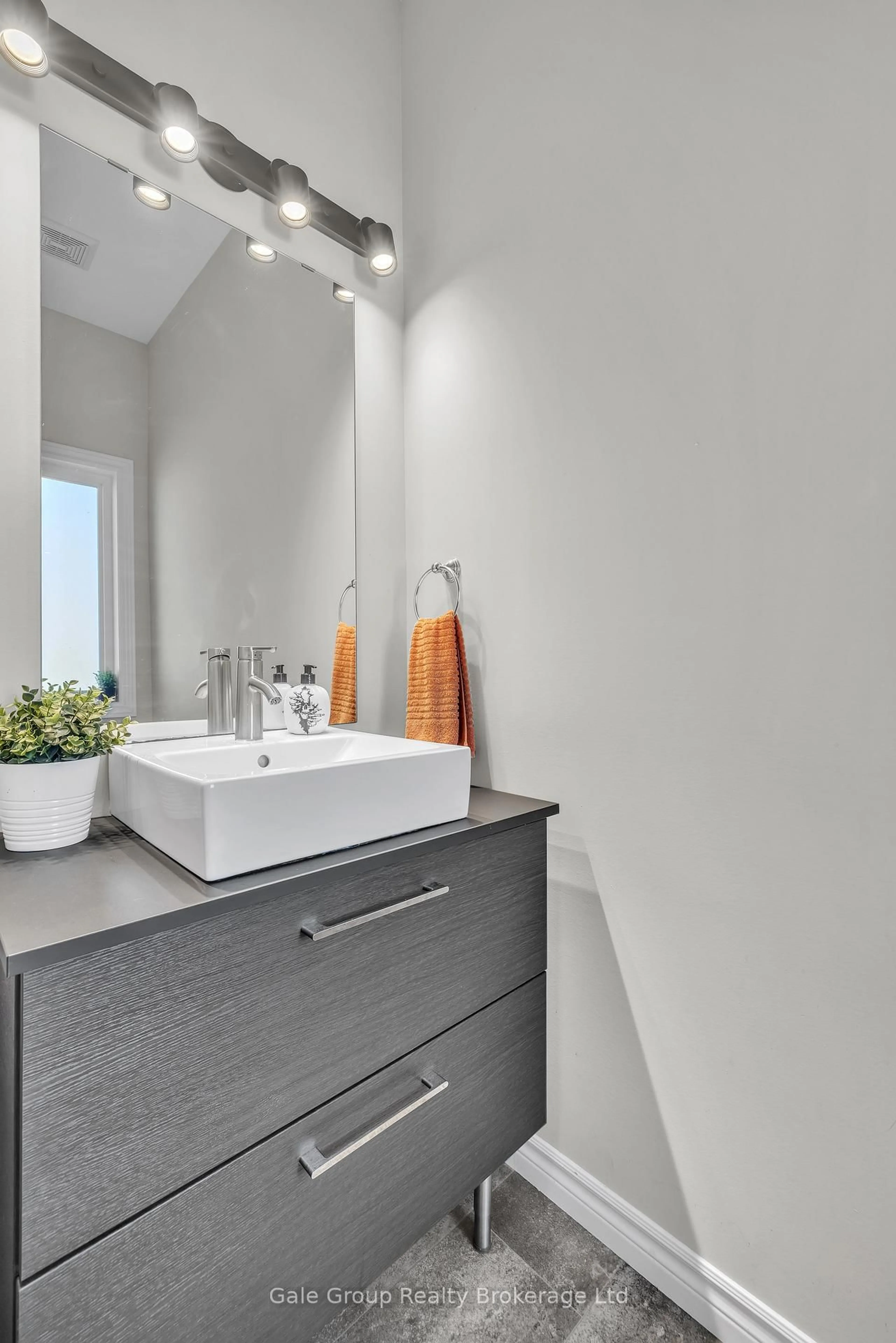 Contemporary bathroom, unknown for 5 Kendell Lane, Ingersoll Ontario N5C 0B7