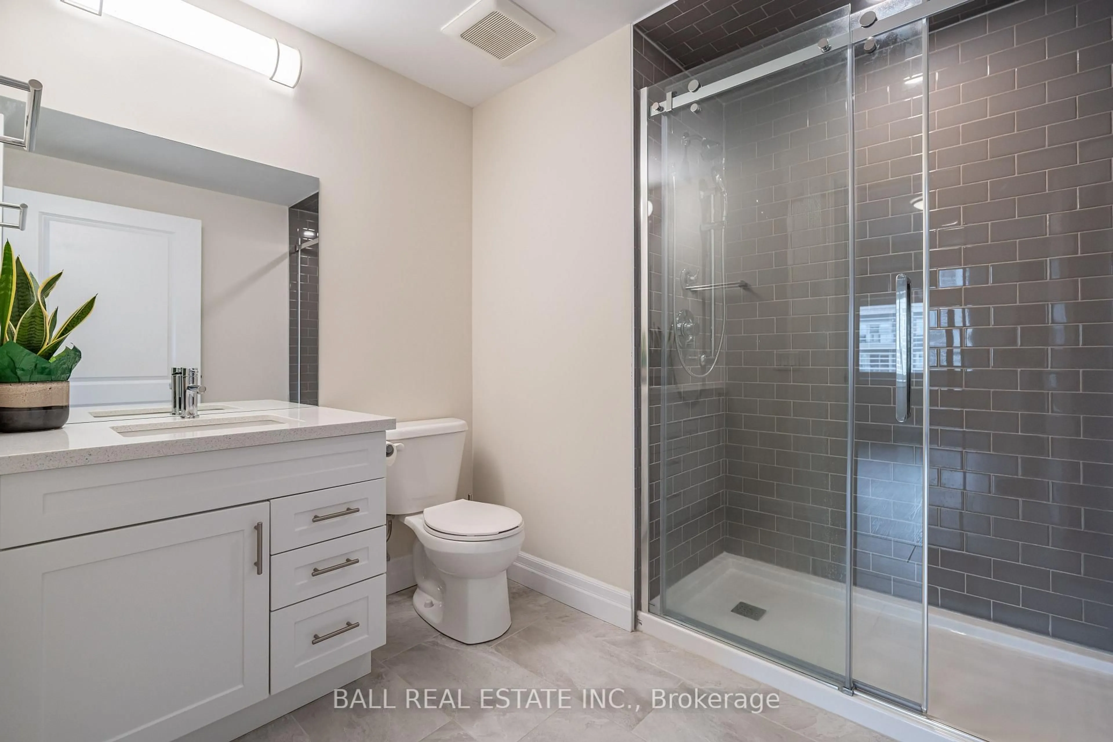 Standard bathroom, ceramic/tile floor for 340 Florence Dr, Peterborough Ontario K9J 0K4