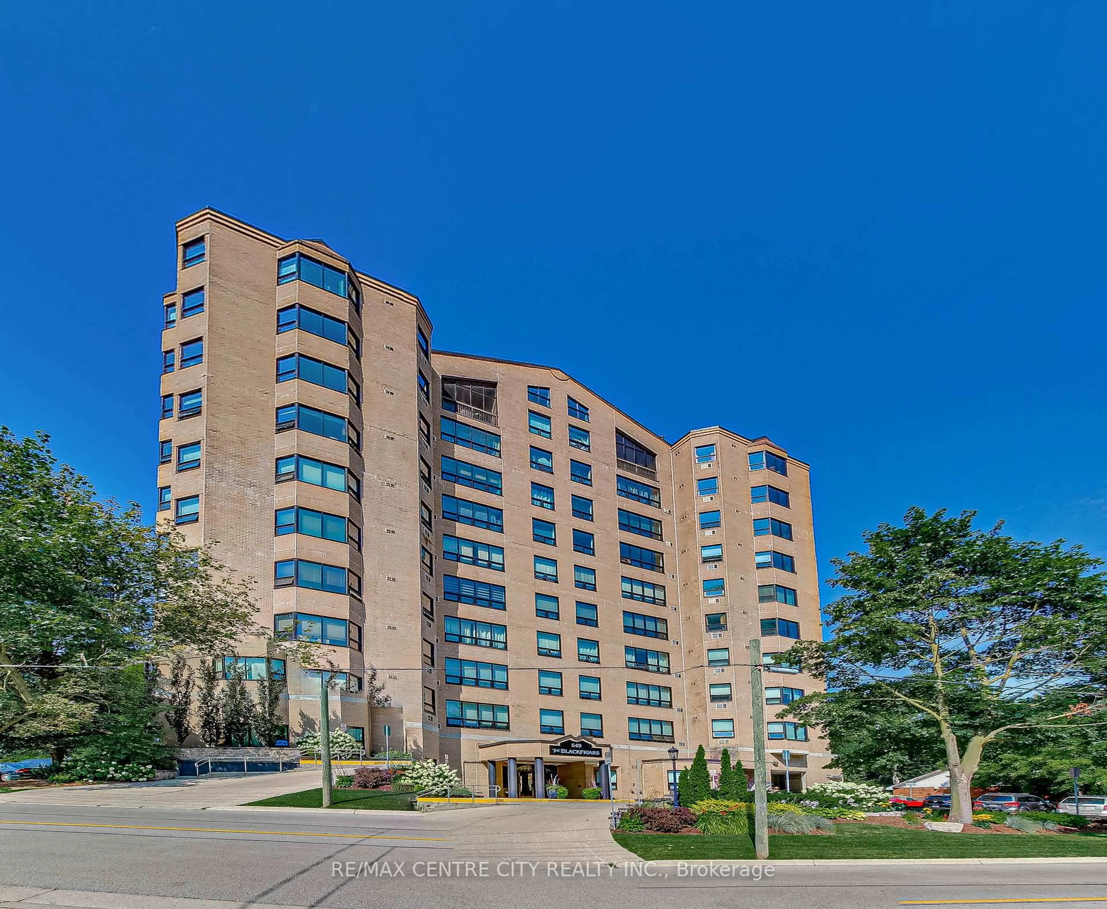 Indoor foyer for 549 Ridout St #205, London East Ontario N6A 5N5