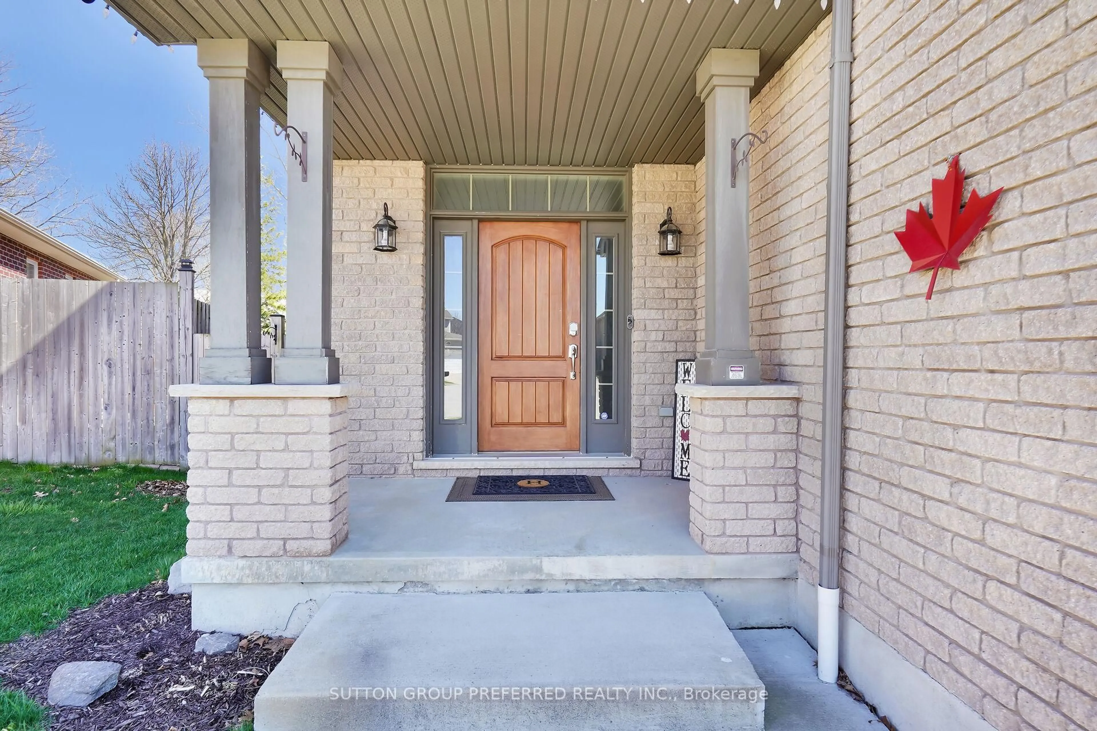 Indoor entryway for 6517 Beattie St, London South Ontario N6P 1T9