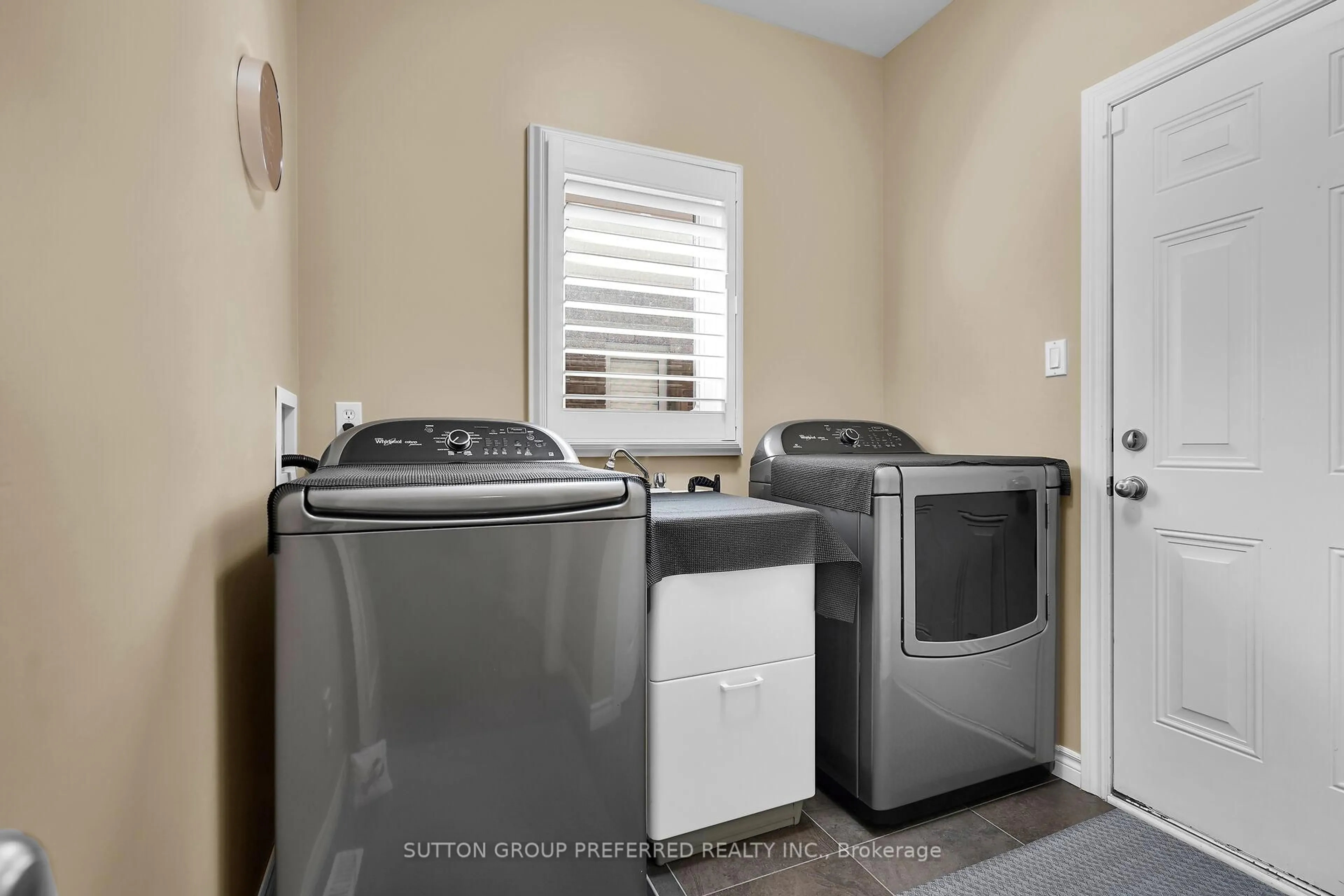 Laundry room for 6517 Beattie St, London South Ontario N6P 1T9