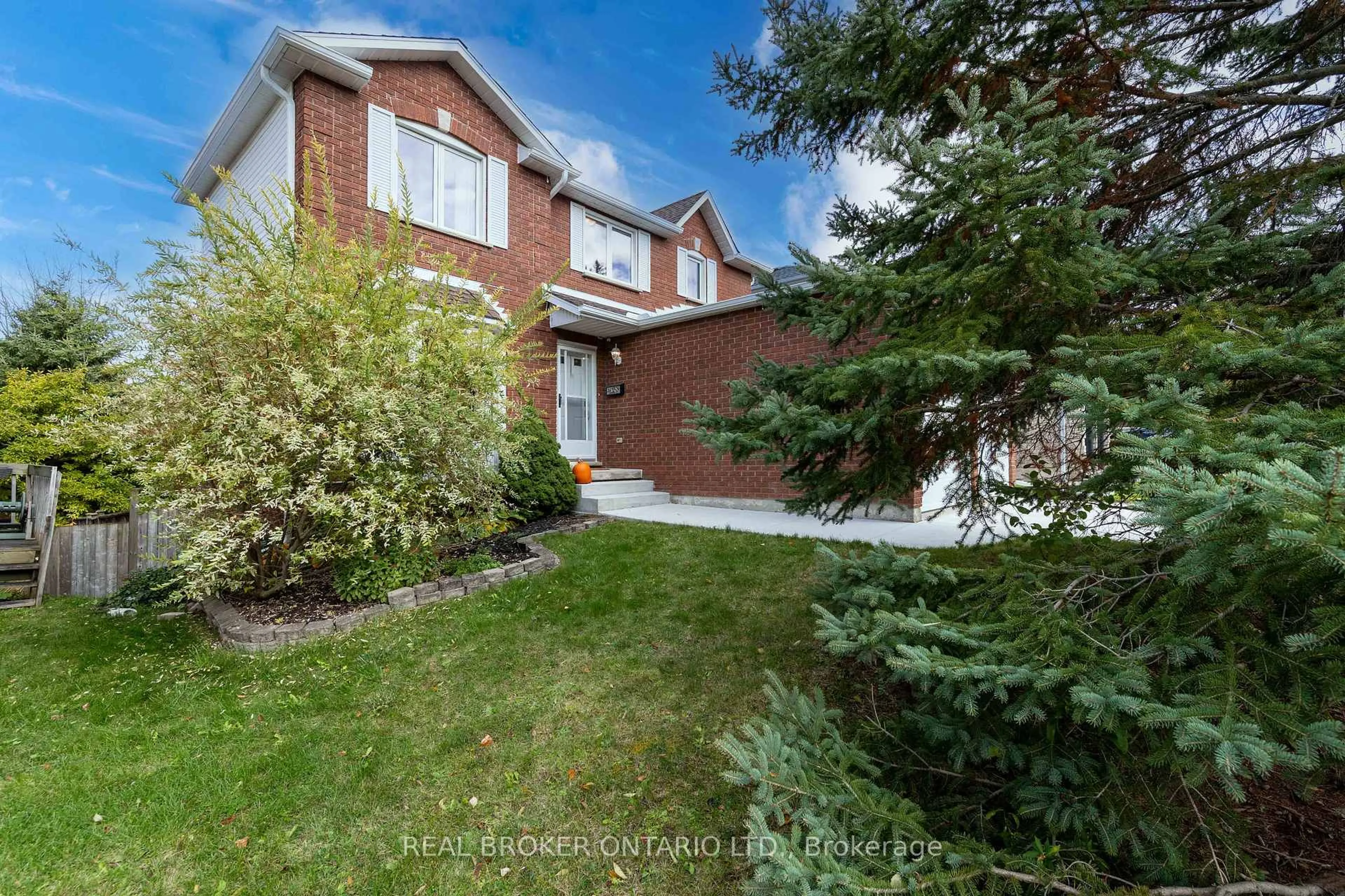A pic from outside/outdoor area/front of a property/back of a property/a pic from drone, street for 147 General Dr, Kitchener Ontario N2K 3S7