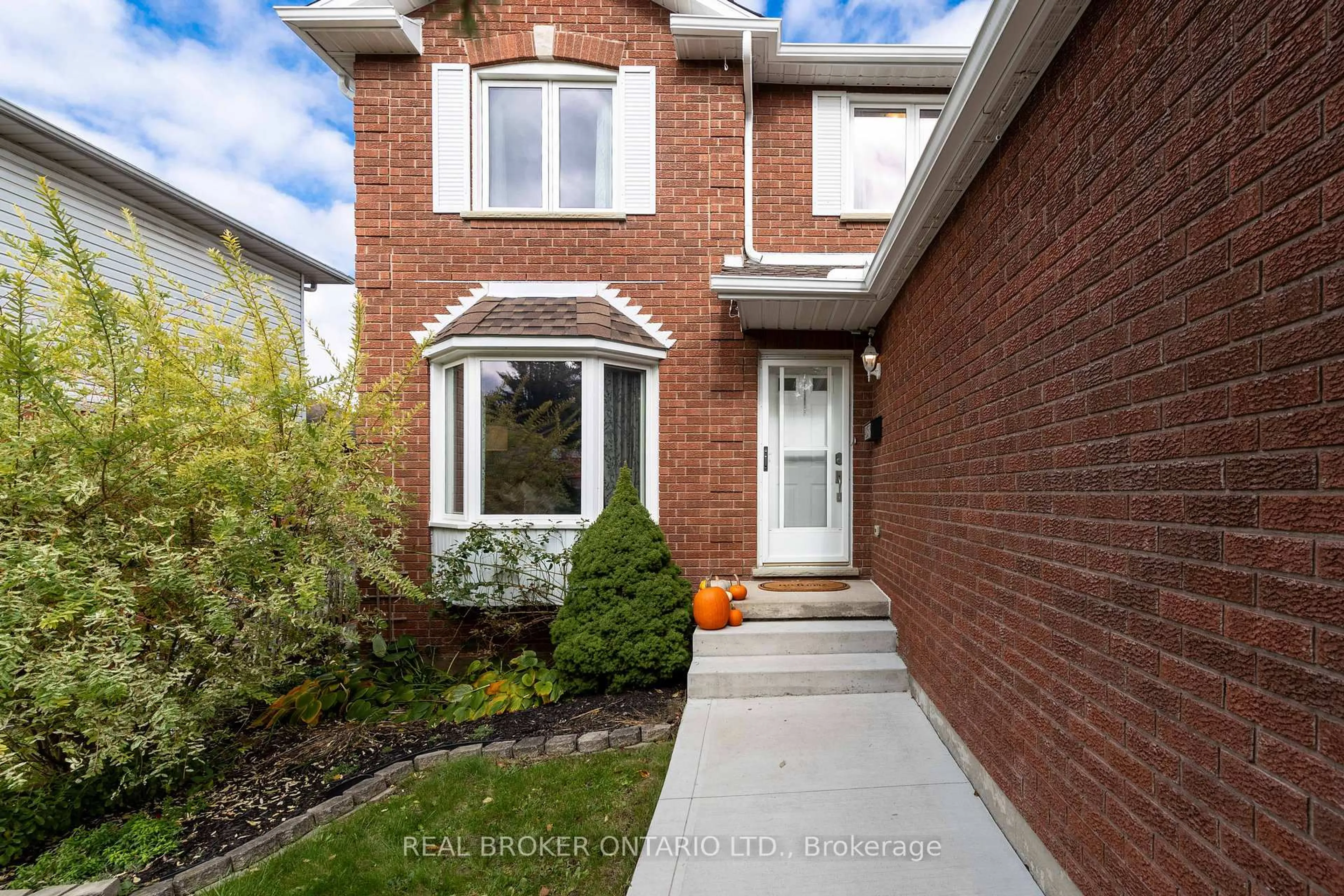 Home with brick exterior material, street for 147 General Dr, Kitchener Ontario N2K 3S7