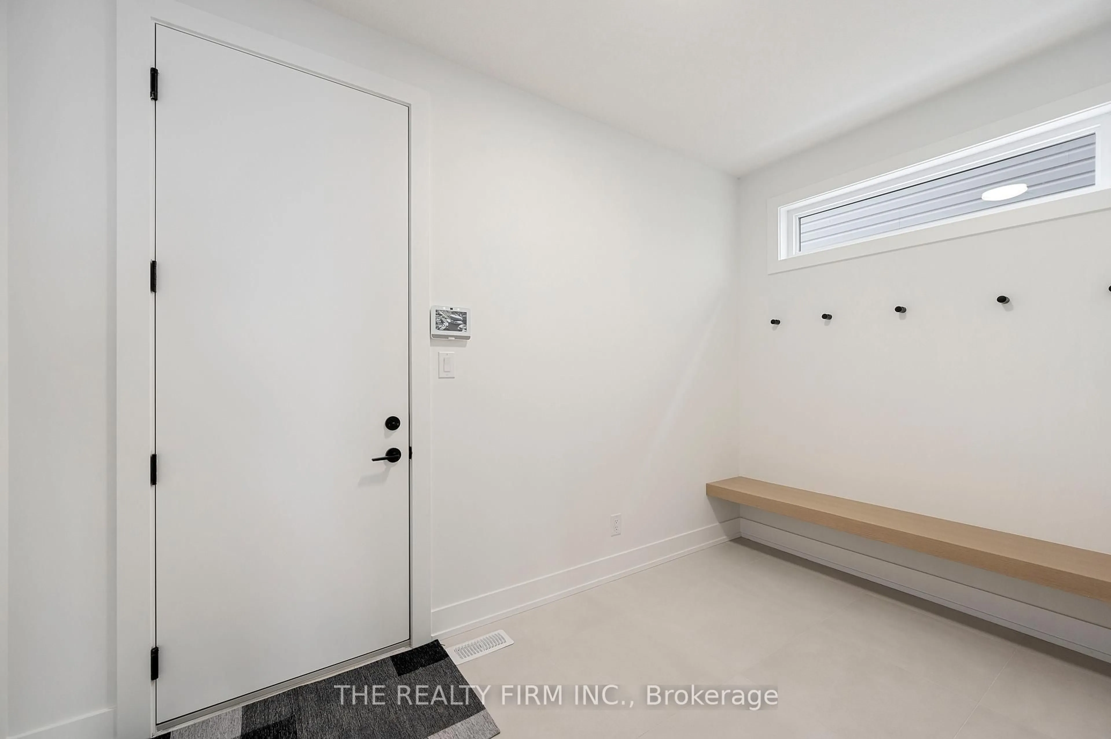 Indoor entryway for 2603 Buroak Dr, London North Ontario N6G 3W1