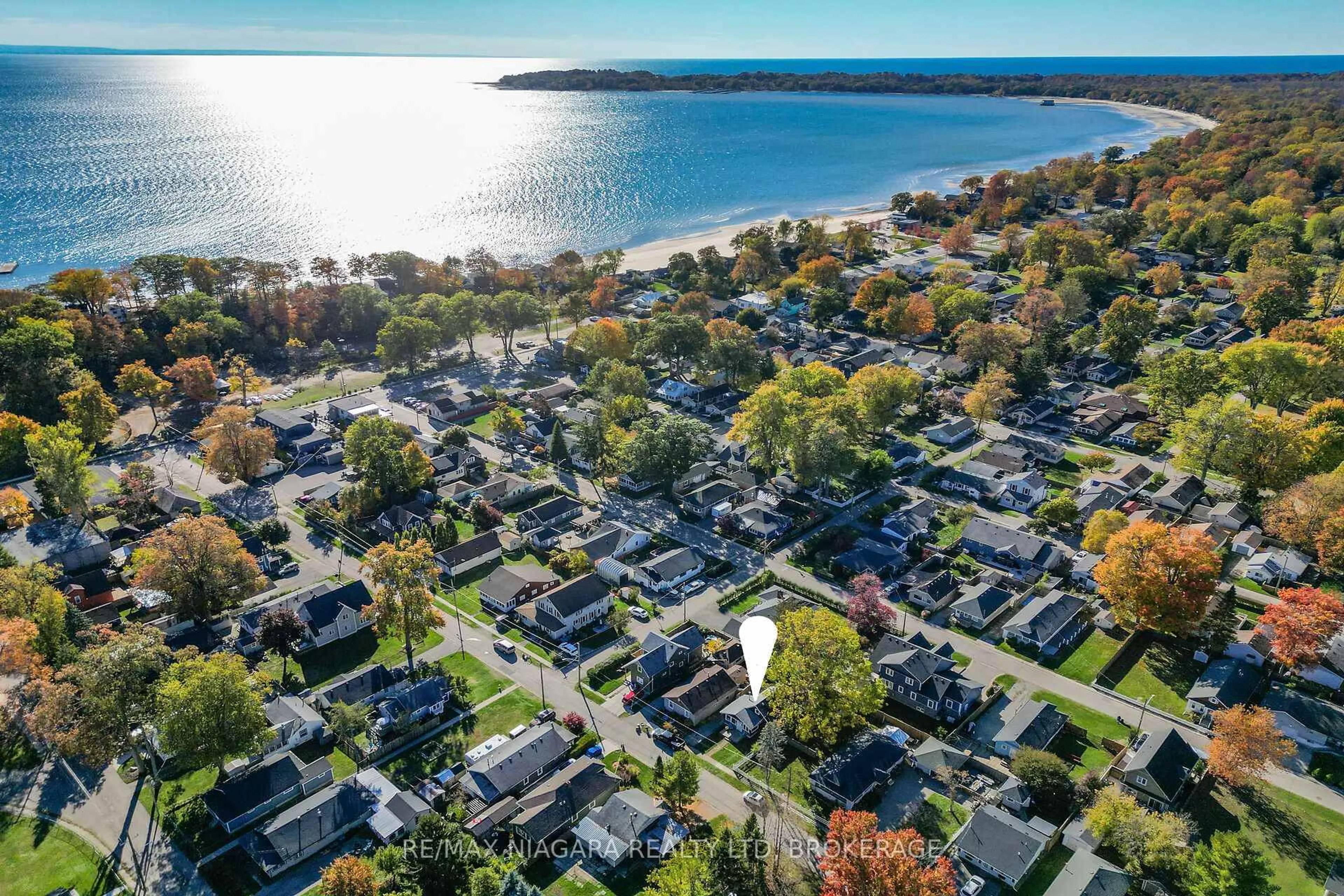 A pic from outside/outdoor area/front of a property/back of a property/a pic from drone, water/lake/river/ocean view for 359 Oxford Ave, Fort Erie Ontario L0S 1B0