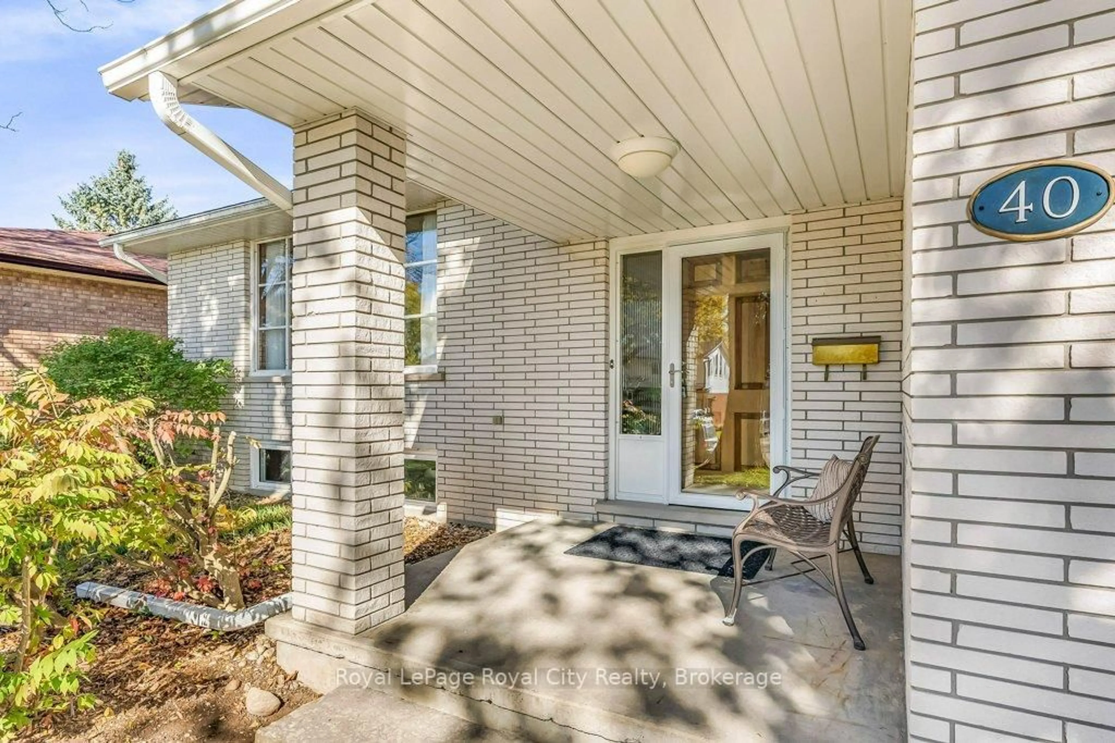 Indoor entryway for 40 Keats Cres, Guelph Ontario N1G 3B2