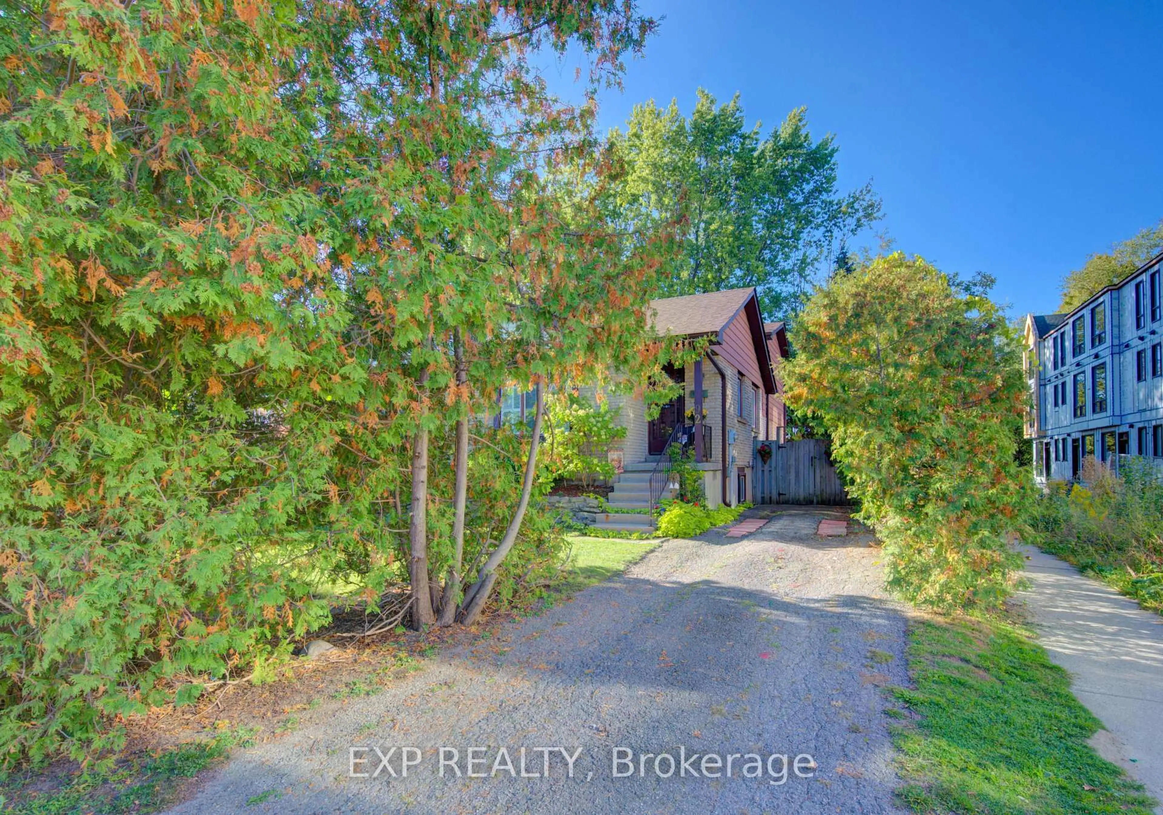 A pic from outside/outdoor area/front of a property/back of a property/a pic from drone, water/lake/river/ocean view for 92 Halifax Dr, Kitchener Ontario N2B 3K7