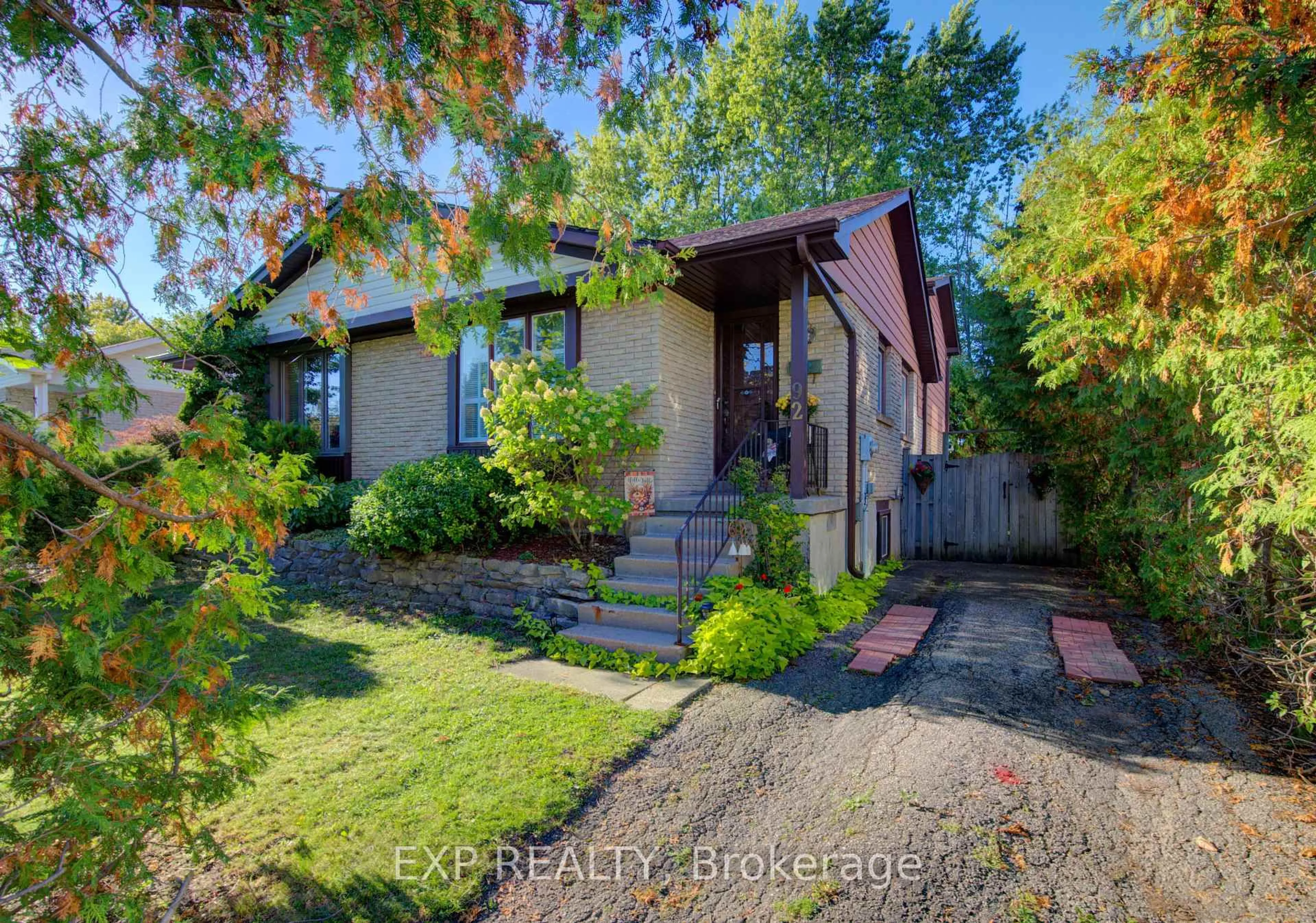 A pic from outside/outdoor area/front of a property/back of a property/a pic from drone, street for 92 Halifax Dr, Kitchener Ontario N2B 3K7