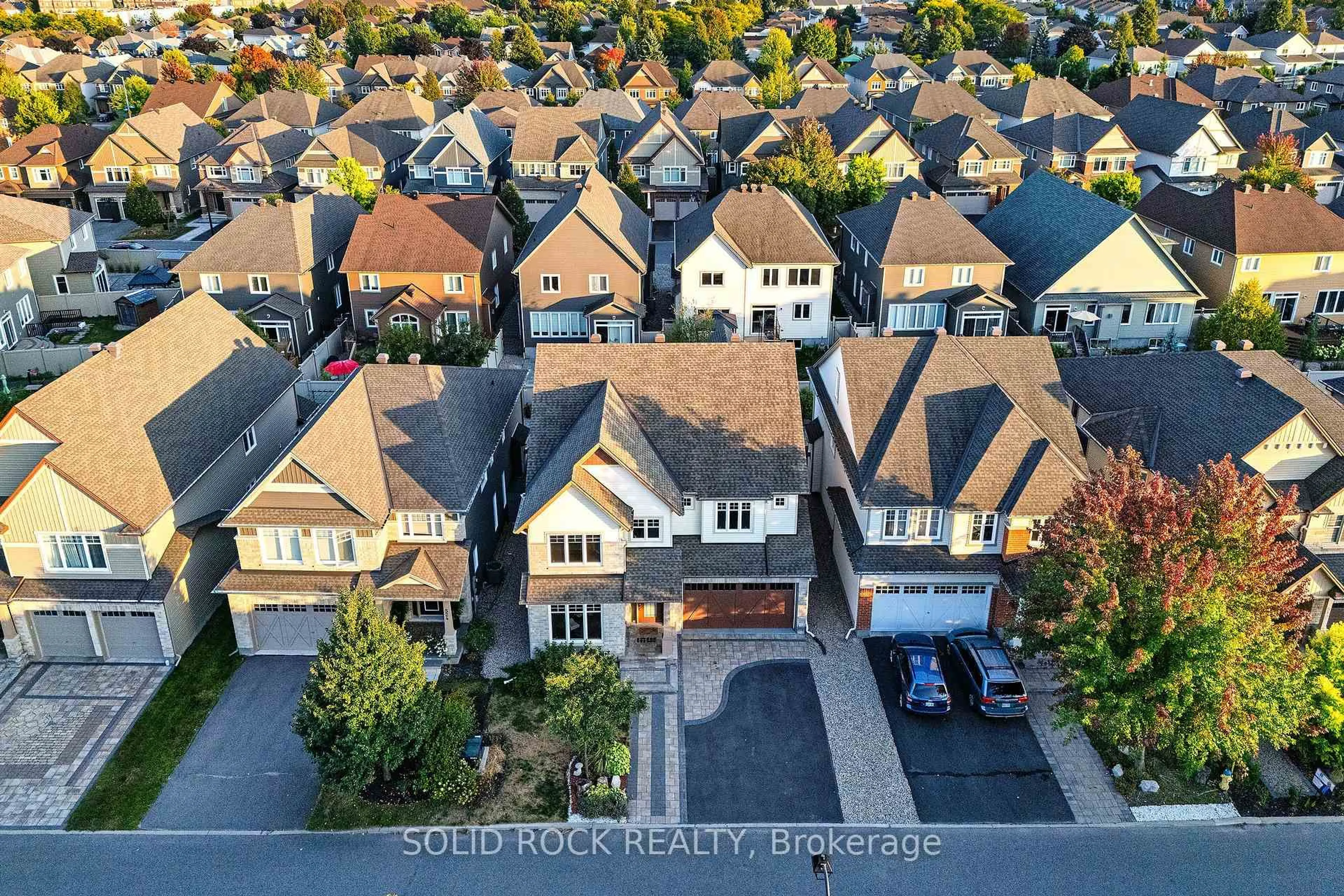 A pic from outside/outdoor area/front of a property/back of a property/a pic from drone, street for 520 Elm Park Ave, Ottawa Ontario K2J 5X9