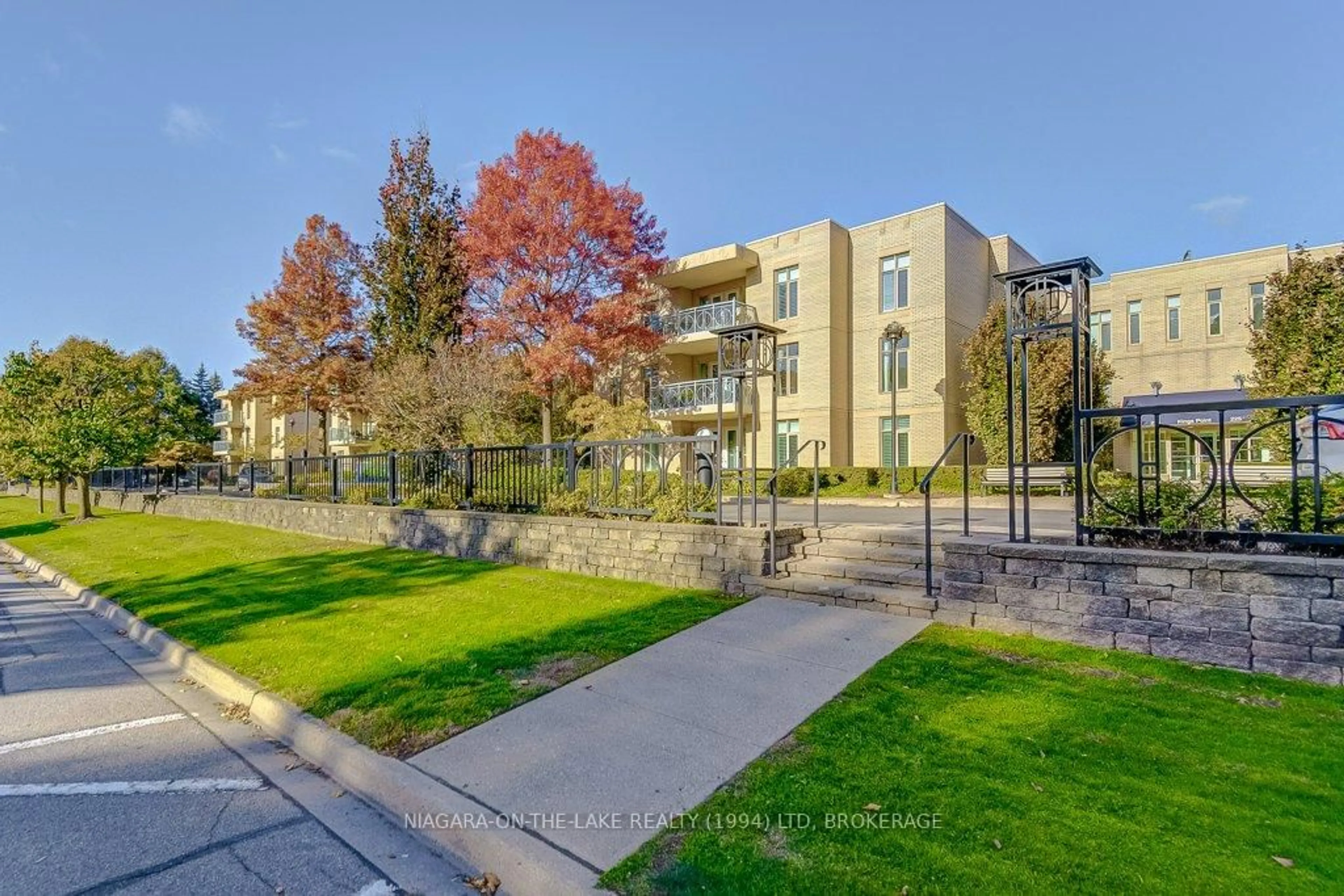 A pic from outside/outdoor area/front of a property/back of a property/a pic from drone, unknown for 225 RICARDO St #110, Niagara-on-the-Lake Ontario L0S 1J0