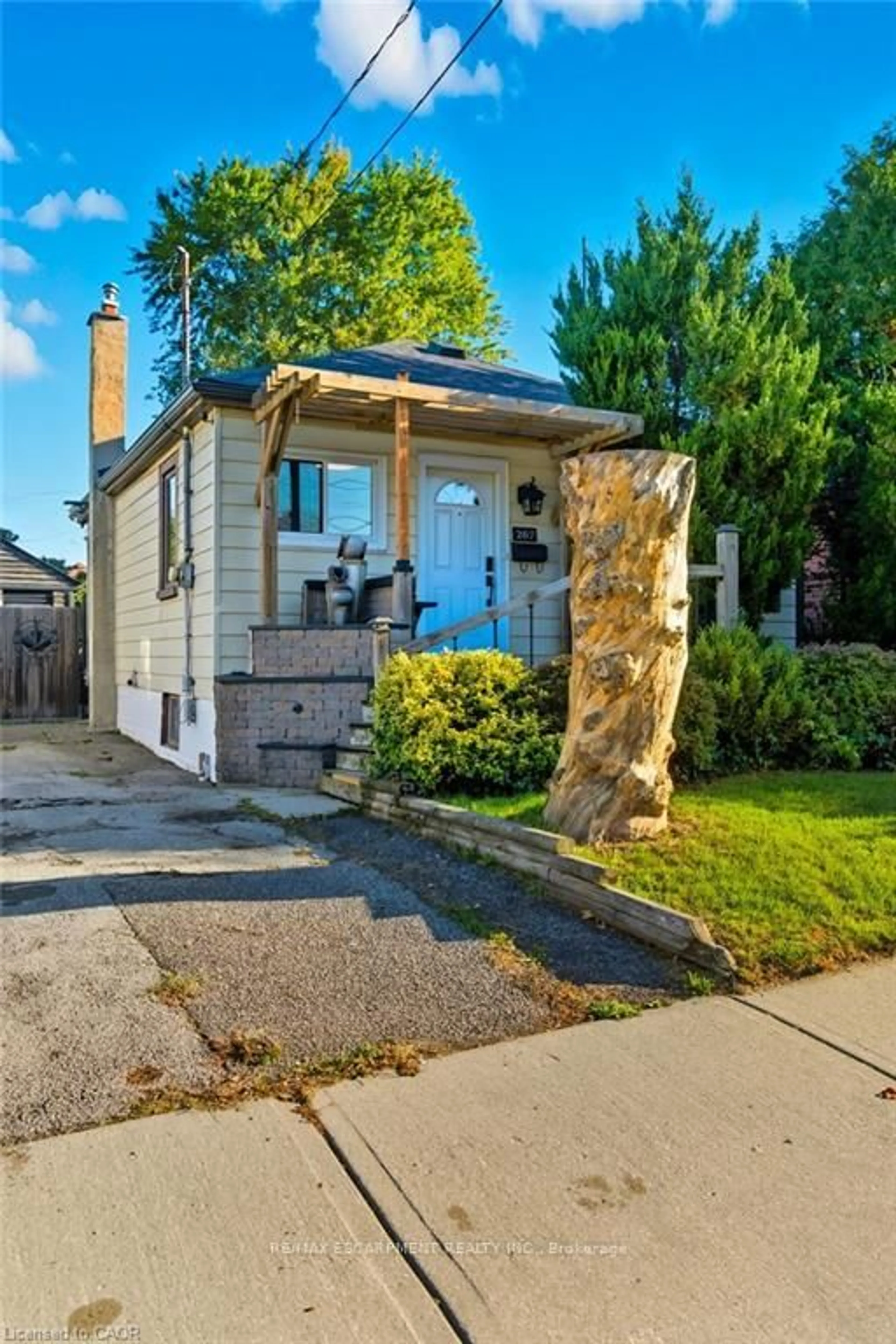 Home with brick exterior material, street for 267 THAYER Ave, Hamilton Ontario L9A 1J6