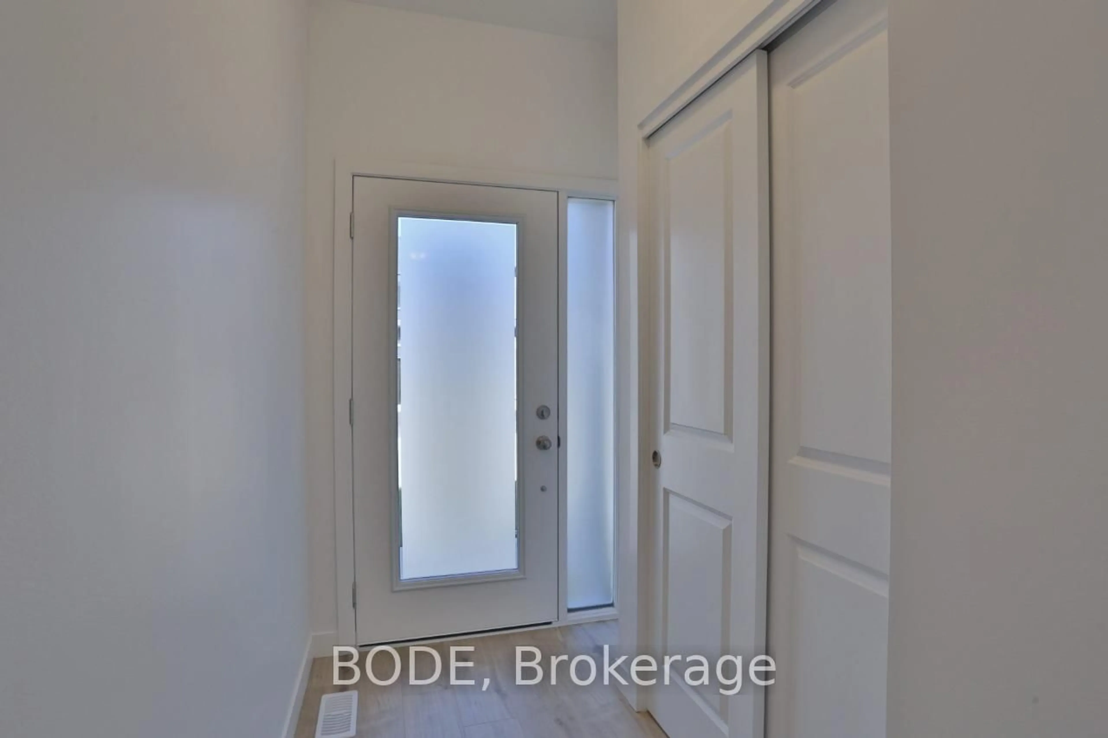 Unknown for 31 Oak Forest Common, Cambridge Ontario N1S 0E3