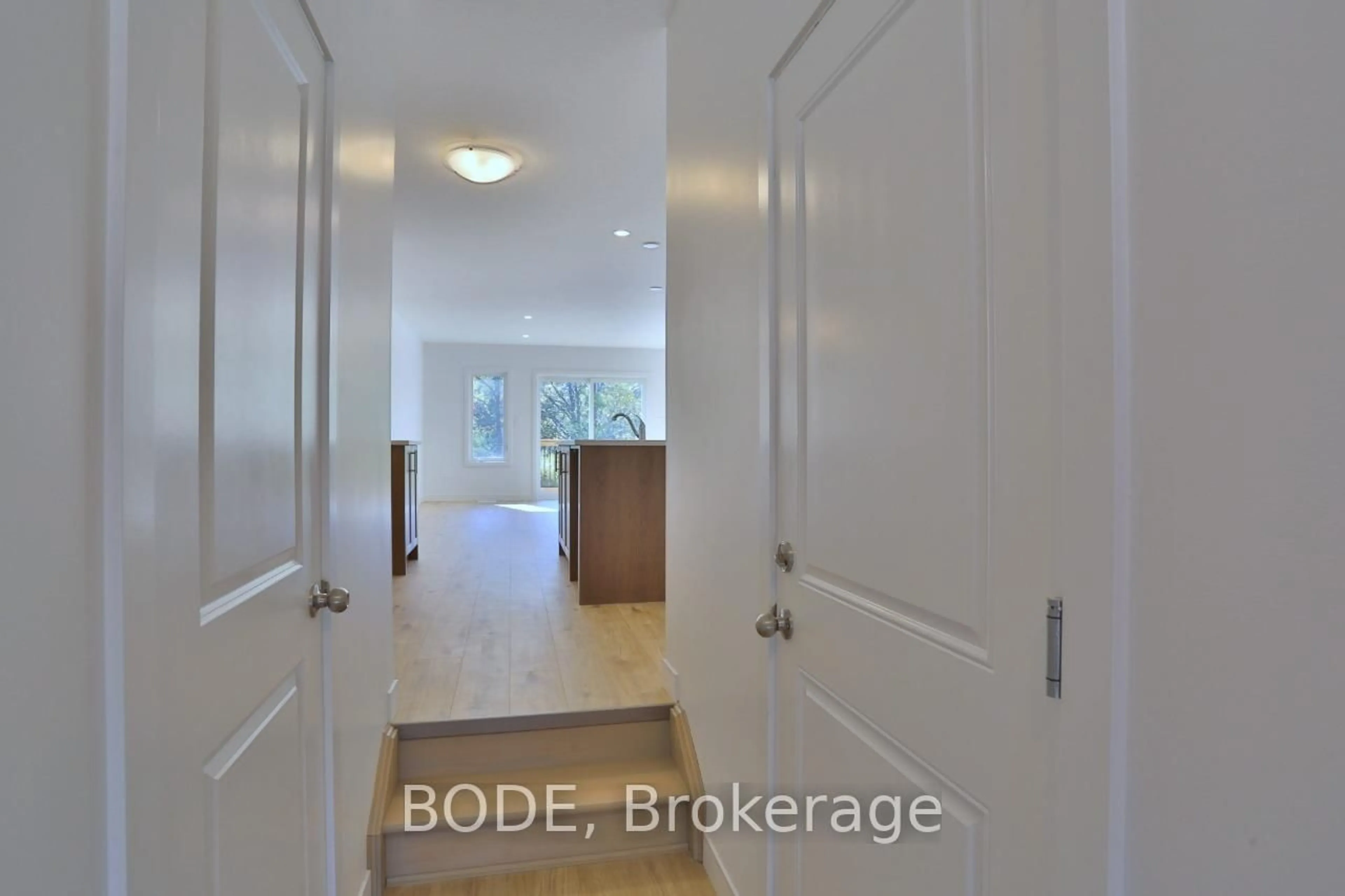 Unknown for 31 Oak Forest Common, Cambridge Ontario N1S 0E3